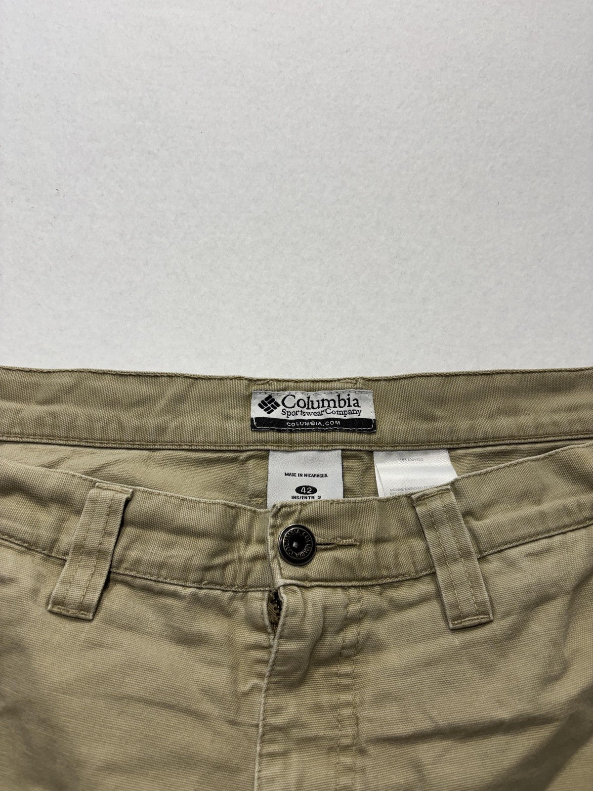 Columbia Cargo Shorts Mens 42 Beige 9" Inseam Canvas Relaxed Fit Hiking Outdoor
