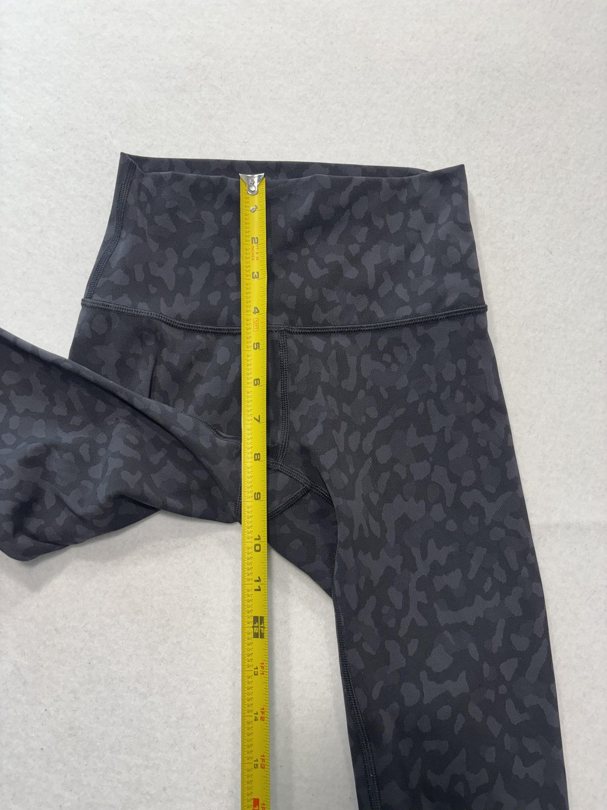 Lululemon Leggings Womens 4 Black Camo High Rise Cropped 23" Inseam Yoga Stretch