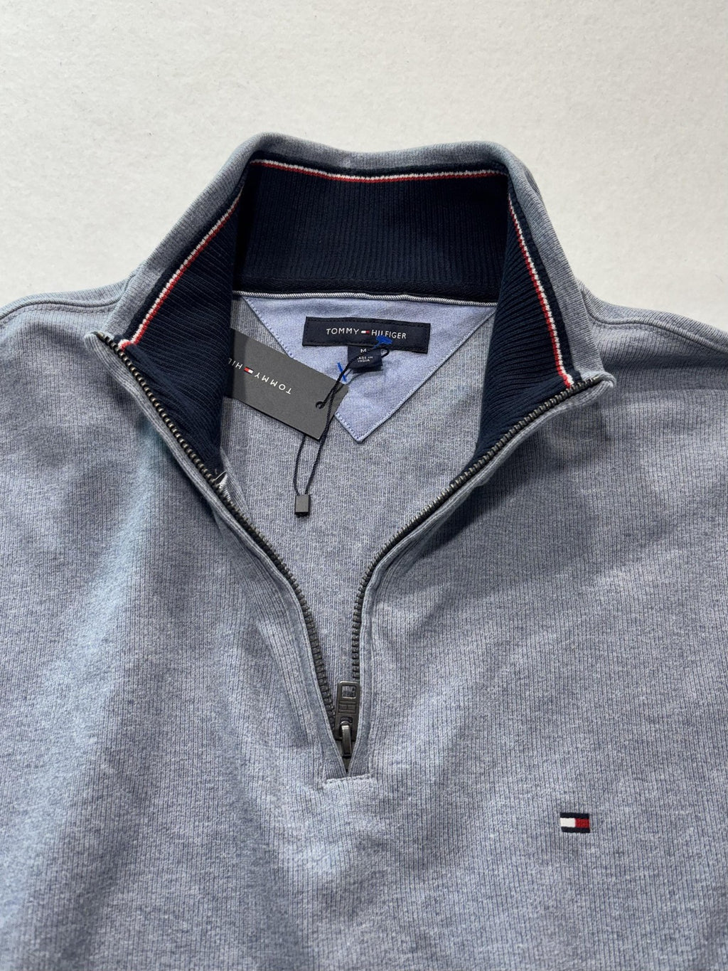 Tommy Hilfiger Sweatshirt Mens Medium Gray 1/4 Zip Mock Neck Pullover Logo