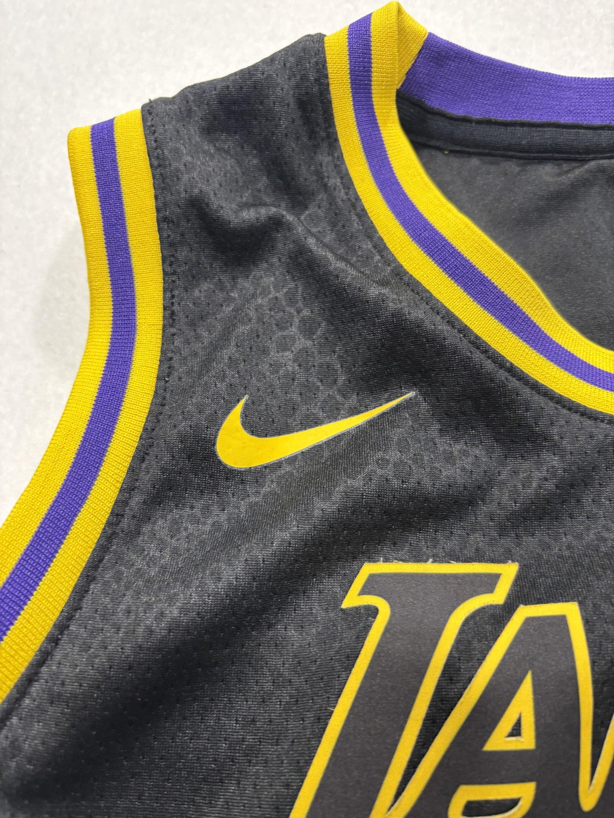 Los Angeles Lakers Jersey Boys Large Black NBA Basketball Nike LeBron James 23