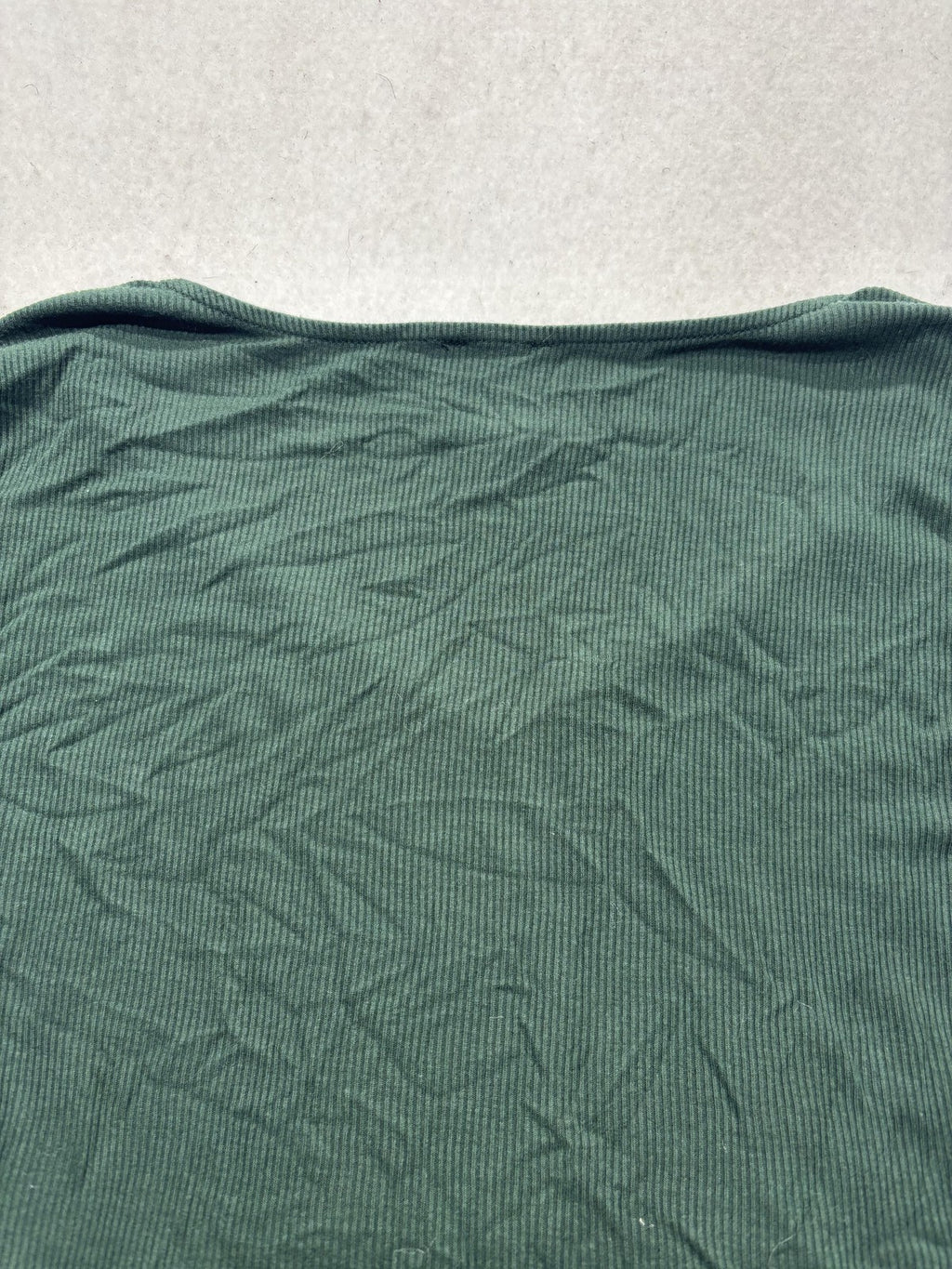 Derek Heart Shirt Juniors Medium Green V Neck Ribbed Cropped Tee Stretch Casual