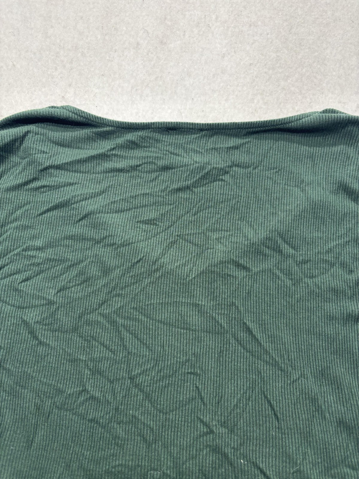 Derek Heart Shirt Juniors Medium Green V Neck Ribbed Cropped Tee Stretch Casual