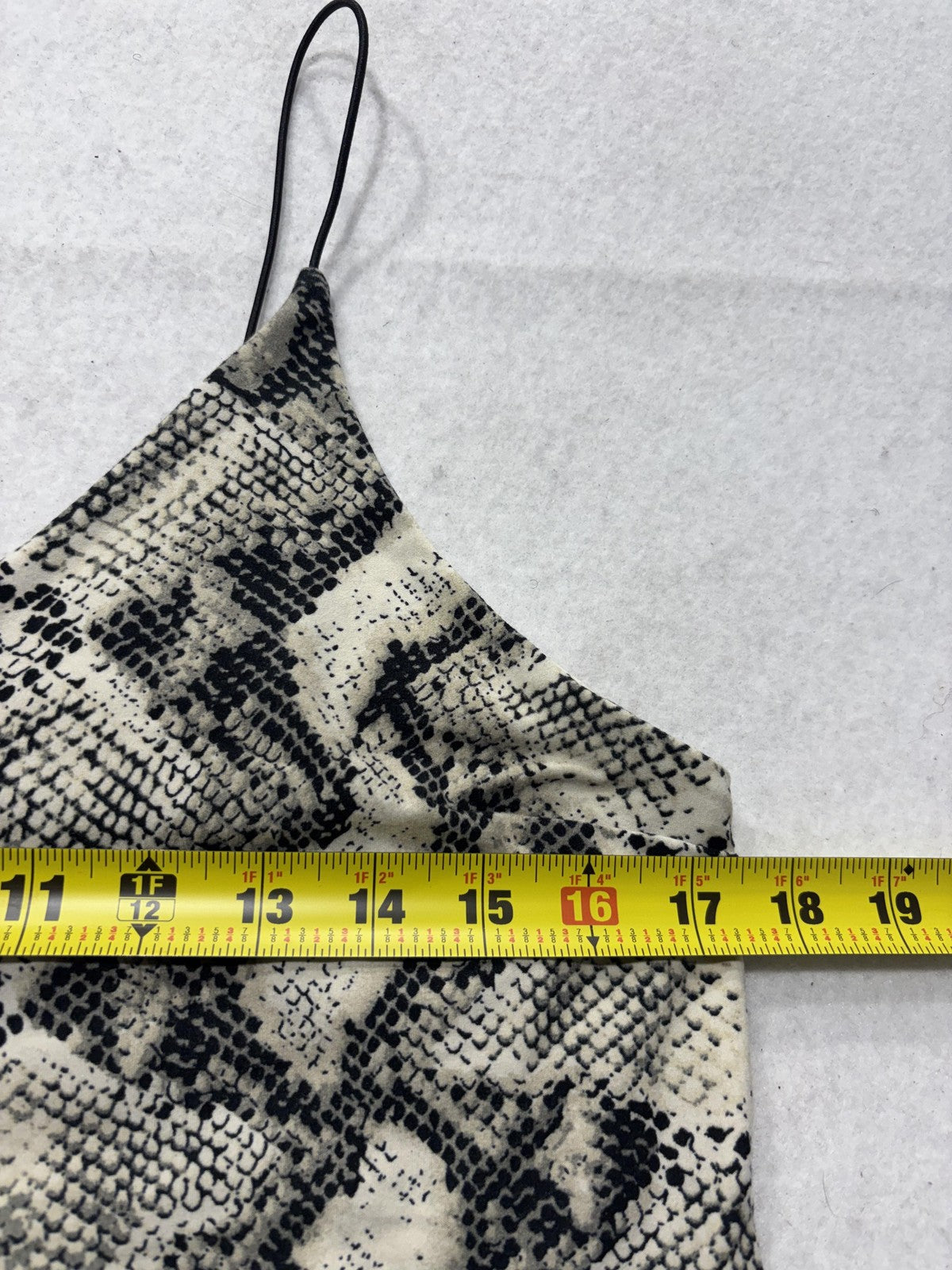 Vibe Sportswear Tank Top Womens Large Beige Snake Print V Neck Cami JKT 6235
