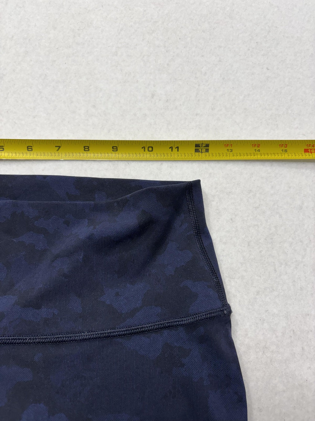 Lululemon Leggings Womens 4 Blue Camo High Rise 21.5" Inseam Capri Yoga Stretch