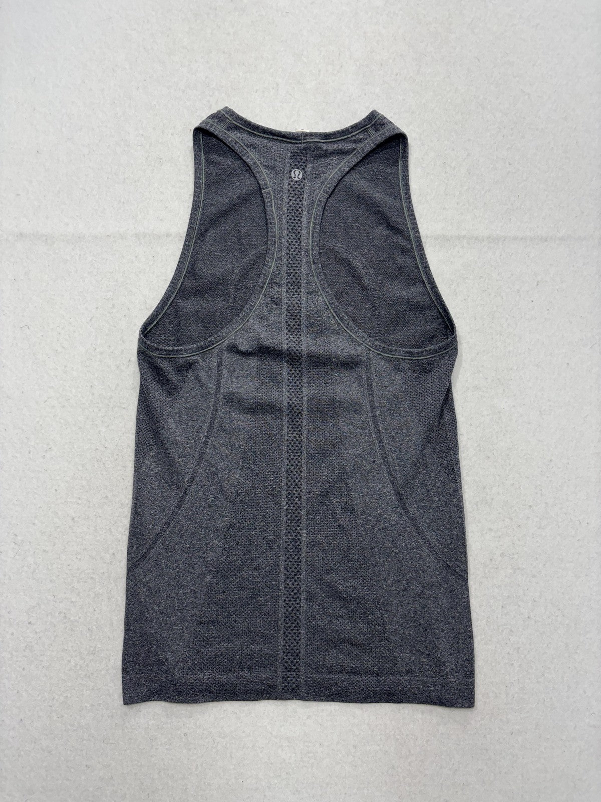 Lululemon Swiftly Tech Tank Womens 6 Gray Crew Neck Racerback Knit Athletic Top