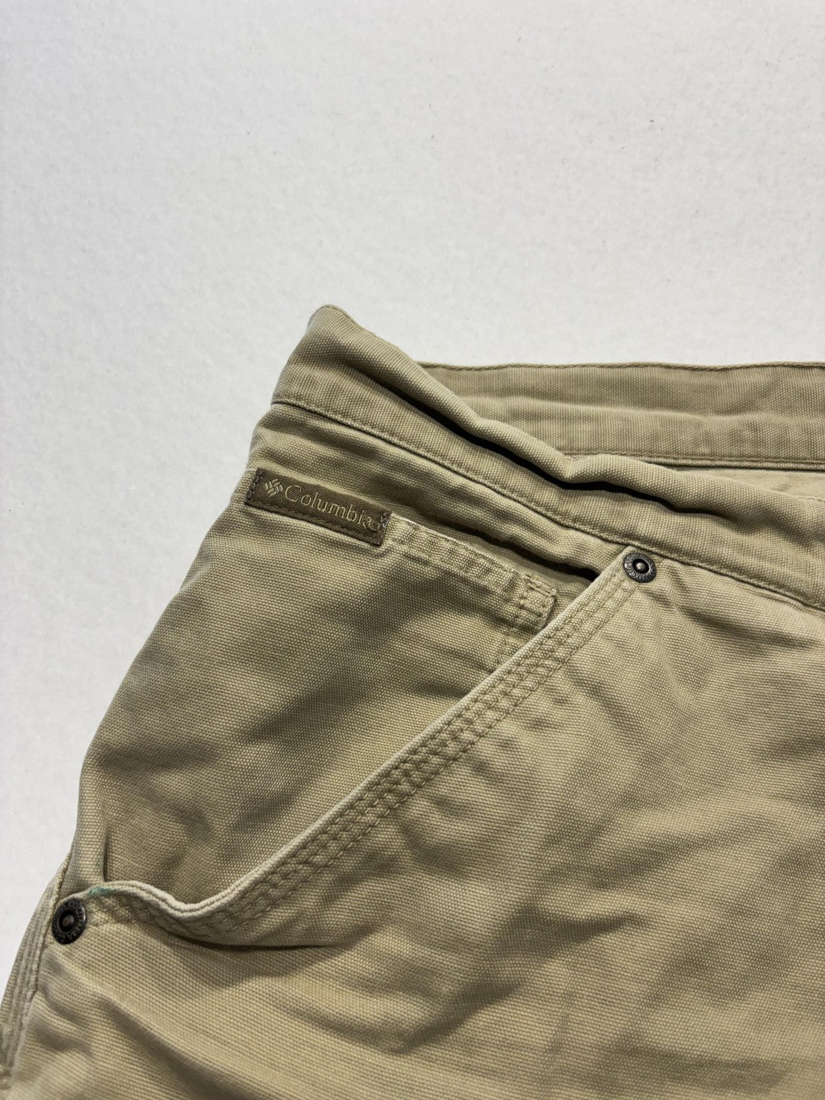 Columbia Cargo Shorts Mens 42 Beige 9" Inseam Canvas Relaxed Fit Hiking Outdoor