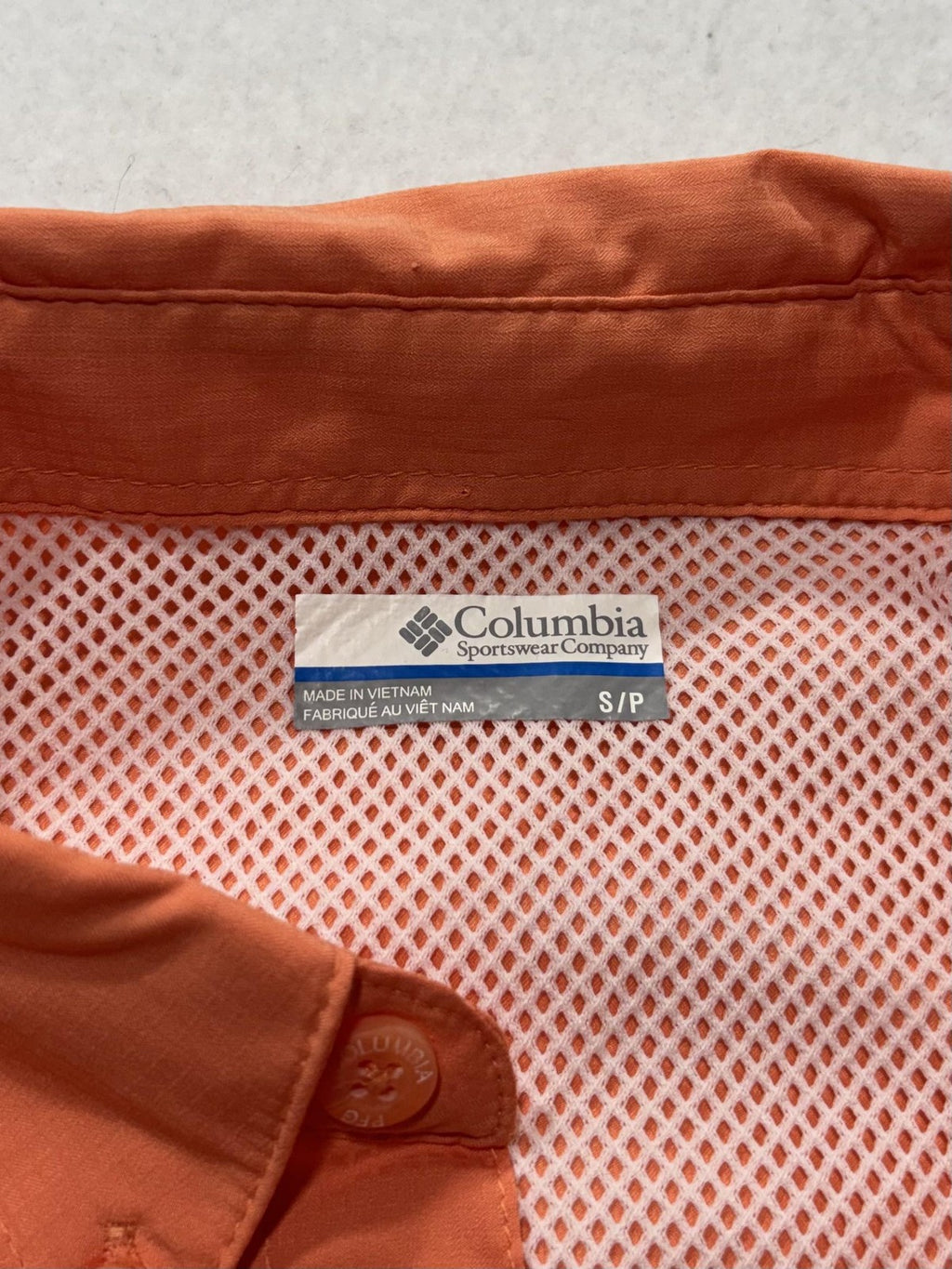 Columbia PFG Omni-Shade Shirt Mens Small Orange Short Sleeve Fishing Button Up