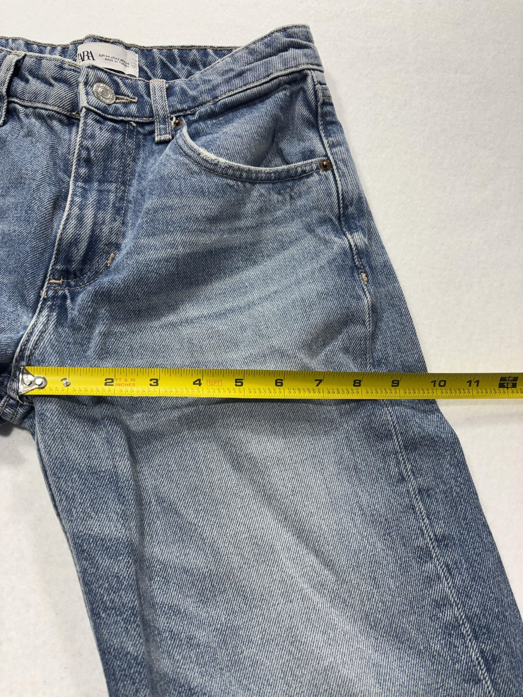 Zara Jeans Womens 2 Blue Medium Wash Straight Leg Mid Rise 24x30.5 Distressed