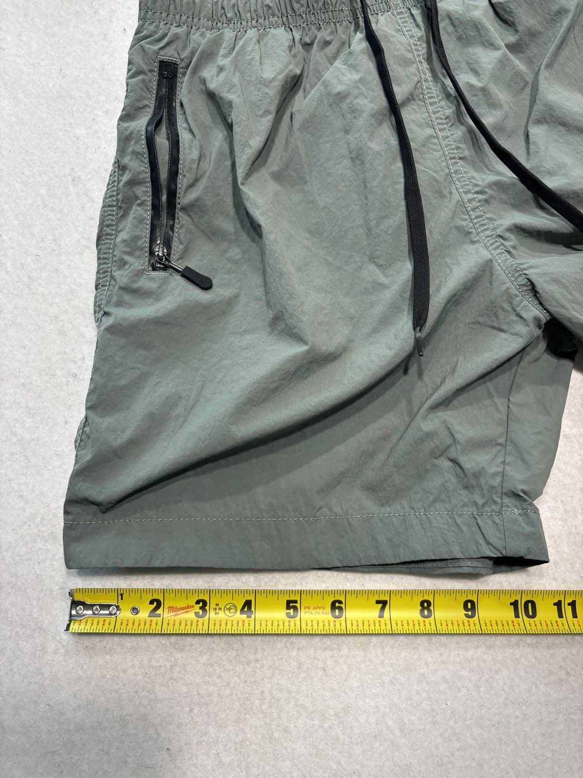 H&M Swim Shorts Mens Small Green Elastic Waist Mesh Lined Quick Dry Pockets