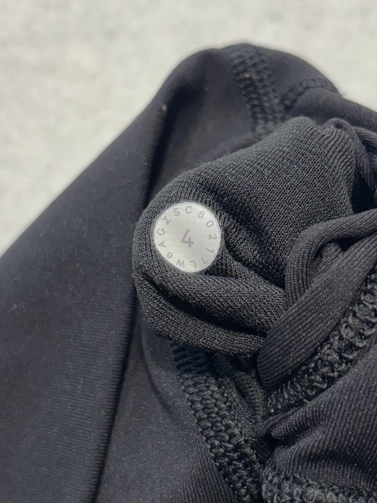 Lululemon Leggings Womens 4 Black High Rise 23" Inseam Cropped Yoga Stretch