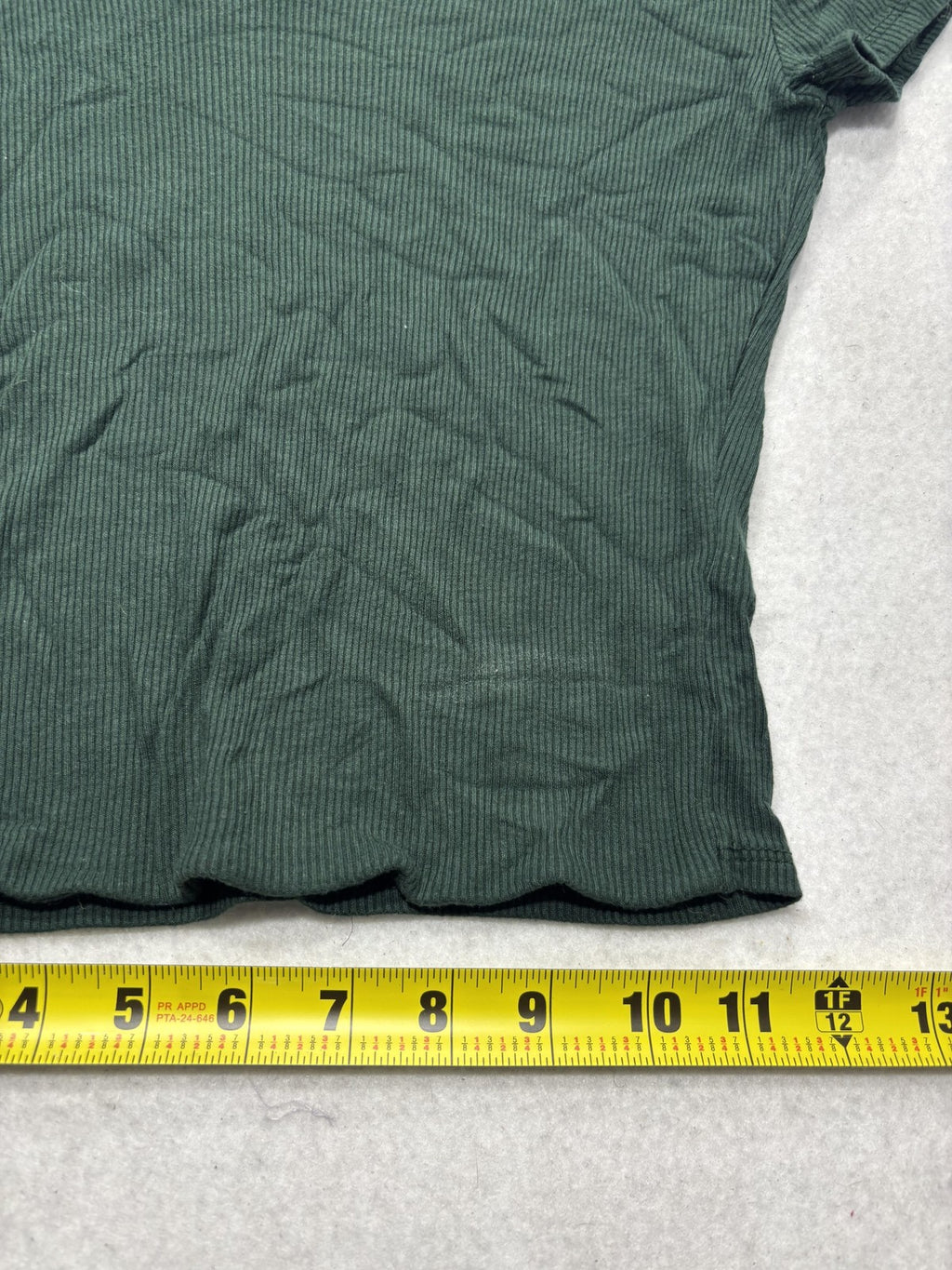 Derek Heart Shirt Juniors Medium Green V Neck Ribbed Cropped Tee Stretch Casual