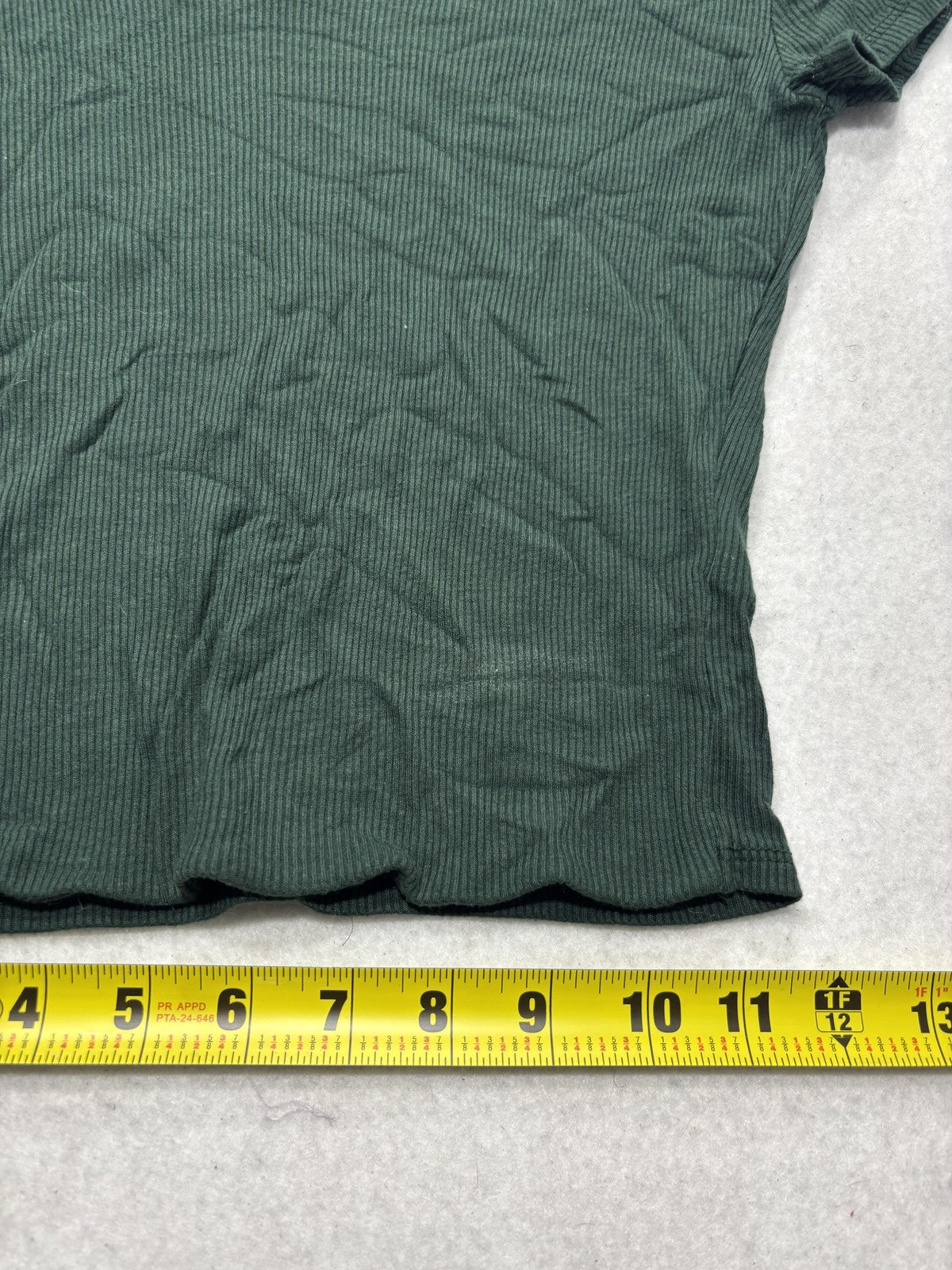 Derek Heart Shirt Juniors Medium Green V Neck Ribbed Cropped Tee Stretch Casual