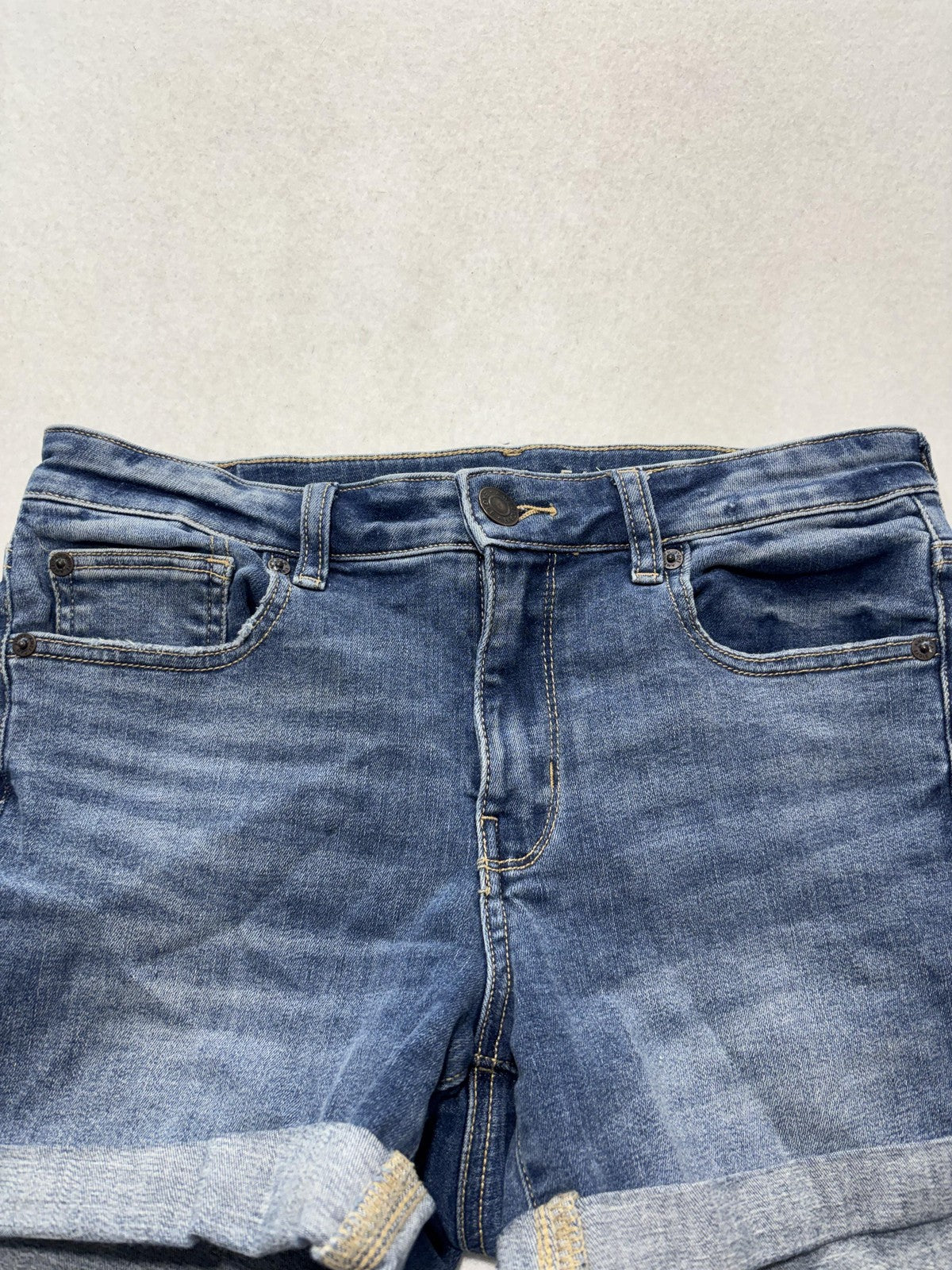 American Eagle Outfitters Shorts Womens 8 Blue Denim 4" Inseam Cuffed Stretch