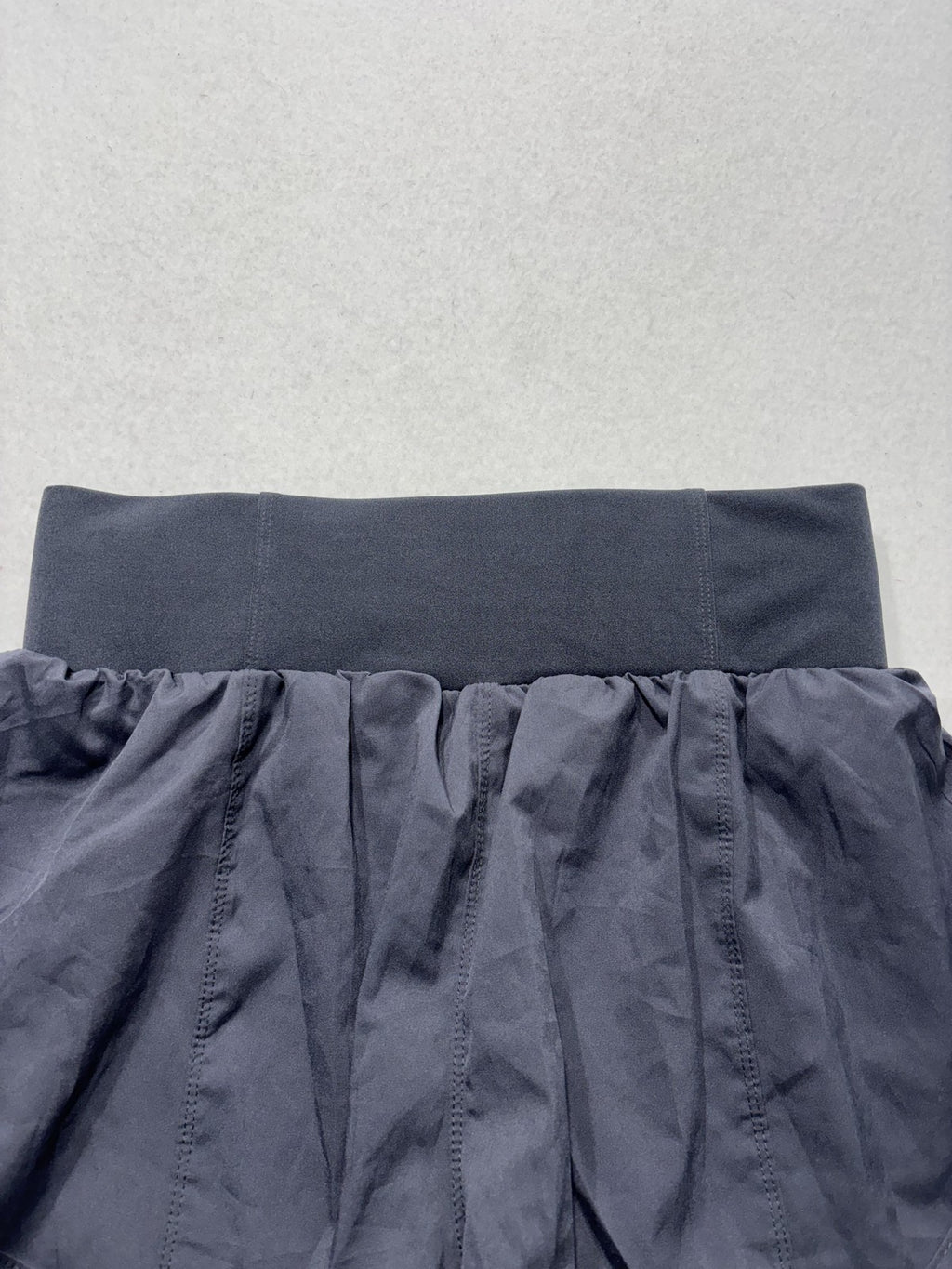 Lululemon Running Shorts Womens 6 Gray High Rise 2.5" Inseam Zip Pocket Athletic