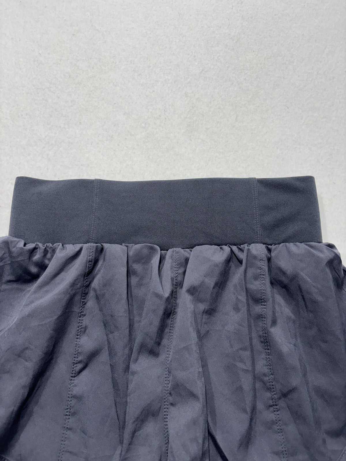 Lululemon Running Shorts Womens 6 Gray High Rise 2.5" Inseam Zip Pocket Athletic