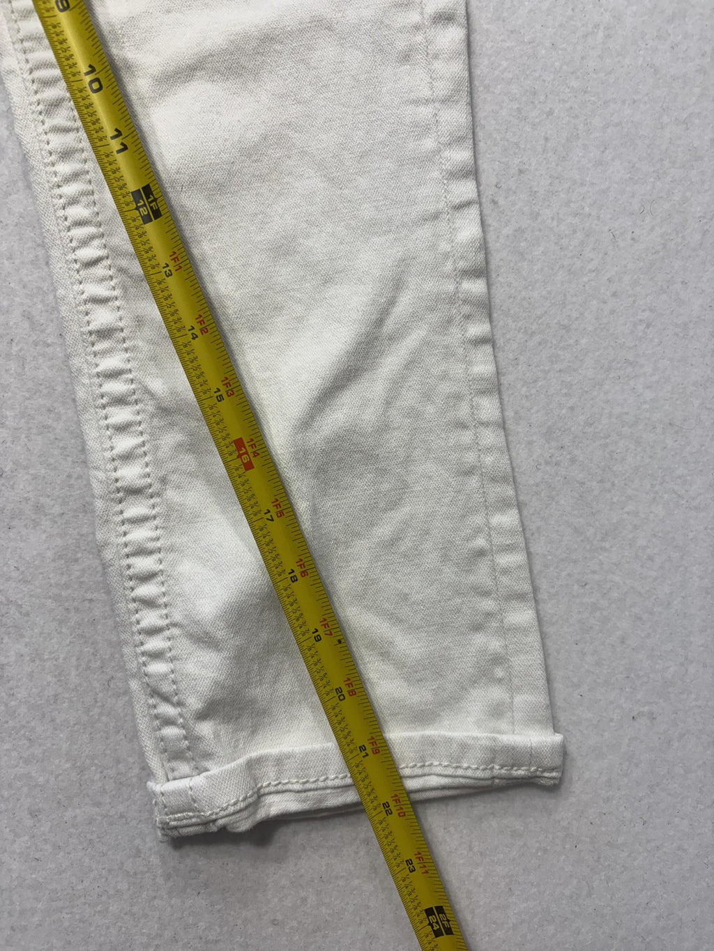 Miss Me Jeans Womens 28 White Mid Rise Signature Capri Embellished Stretch