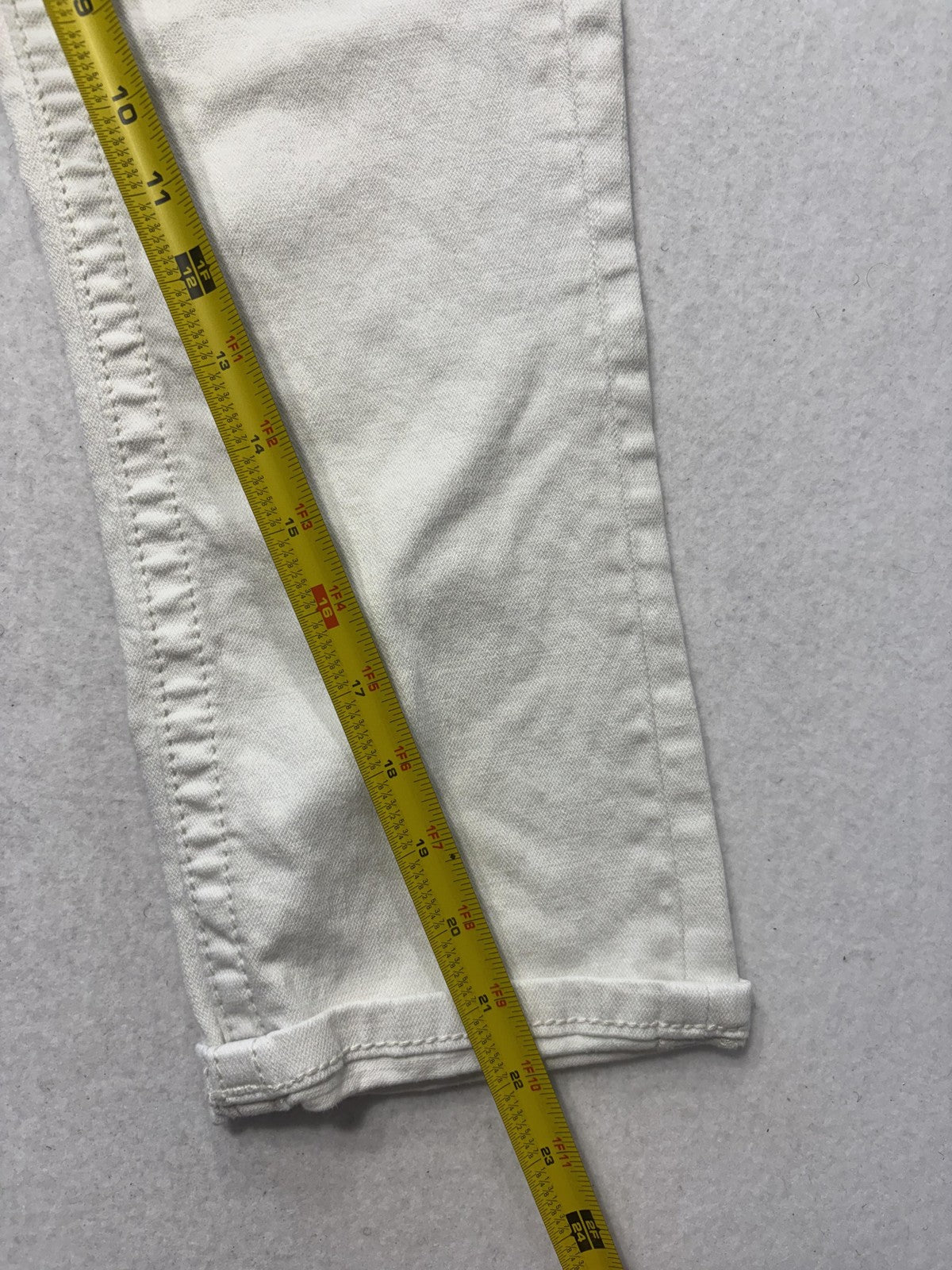 Miss Me Jeans Womens 28 White Mid Rise Signature Capri Embellished Stretch