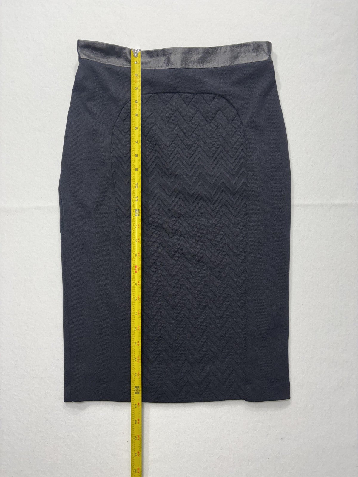 LA PINA Skirt Womens Medium Black Zigzag Faux Leather Waist Pencil Knee Length