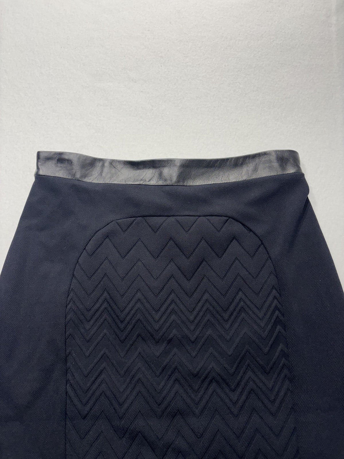 LA PINA Skirt Womens Medium Black Zigzag Faux Leather Waist Pencil Knee Length