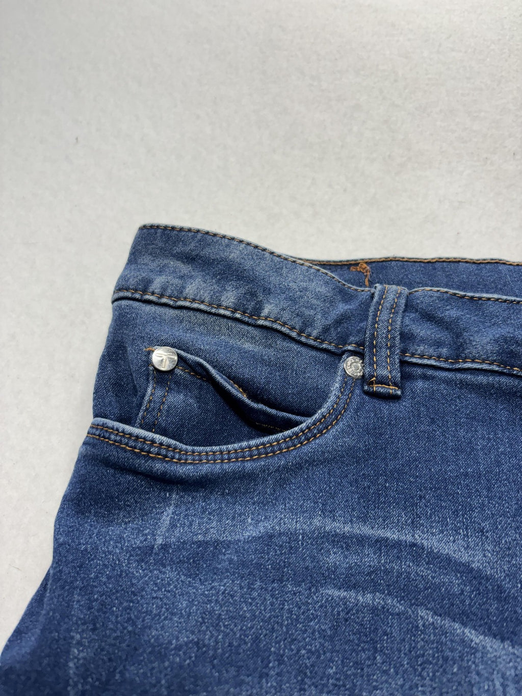 Tahari Jeans Womens 16W Blue Medium Wash High Rise Skinny Stretch 38x27 Denim