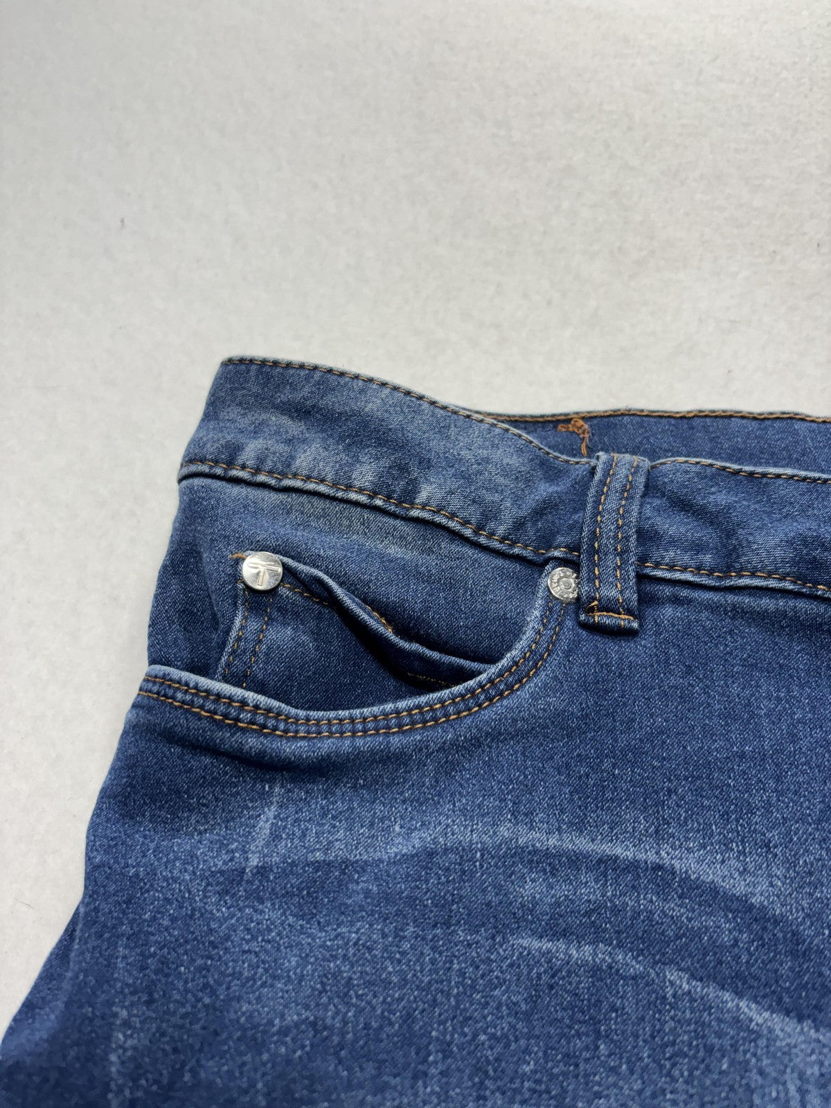 Tahari Jeans Womens 16W Blue Medium Wash High Rise Skinny Stretch 38x27 Denim