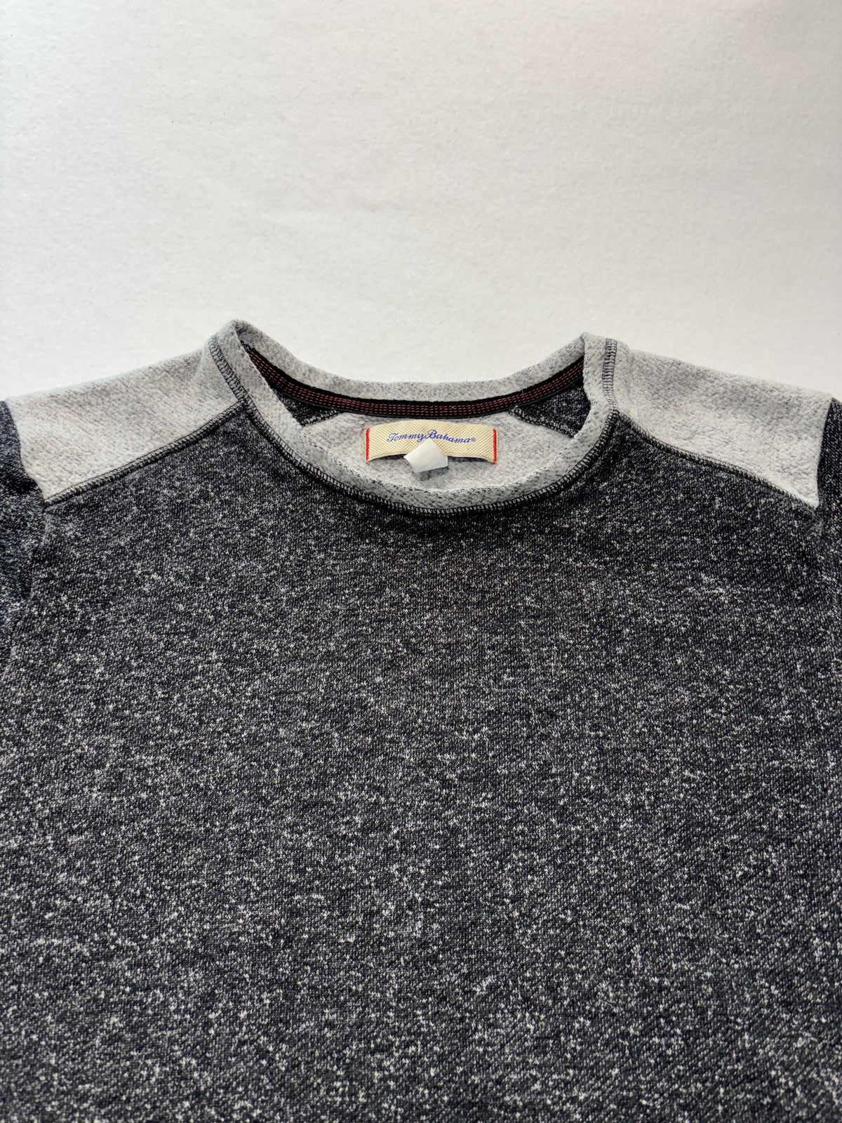 Tommy Bahama Sweatshirt Mens Medium Gray Fleece Crew Neck Pullover Contrast