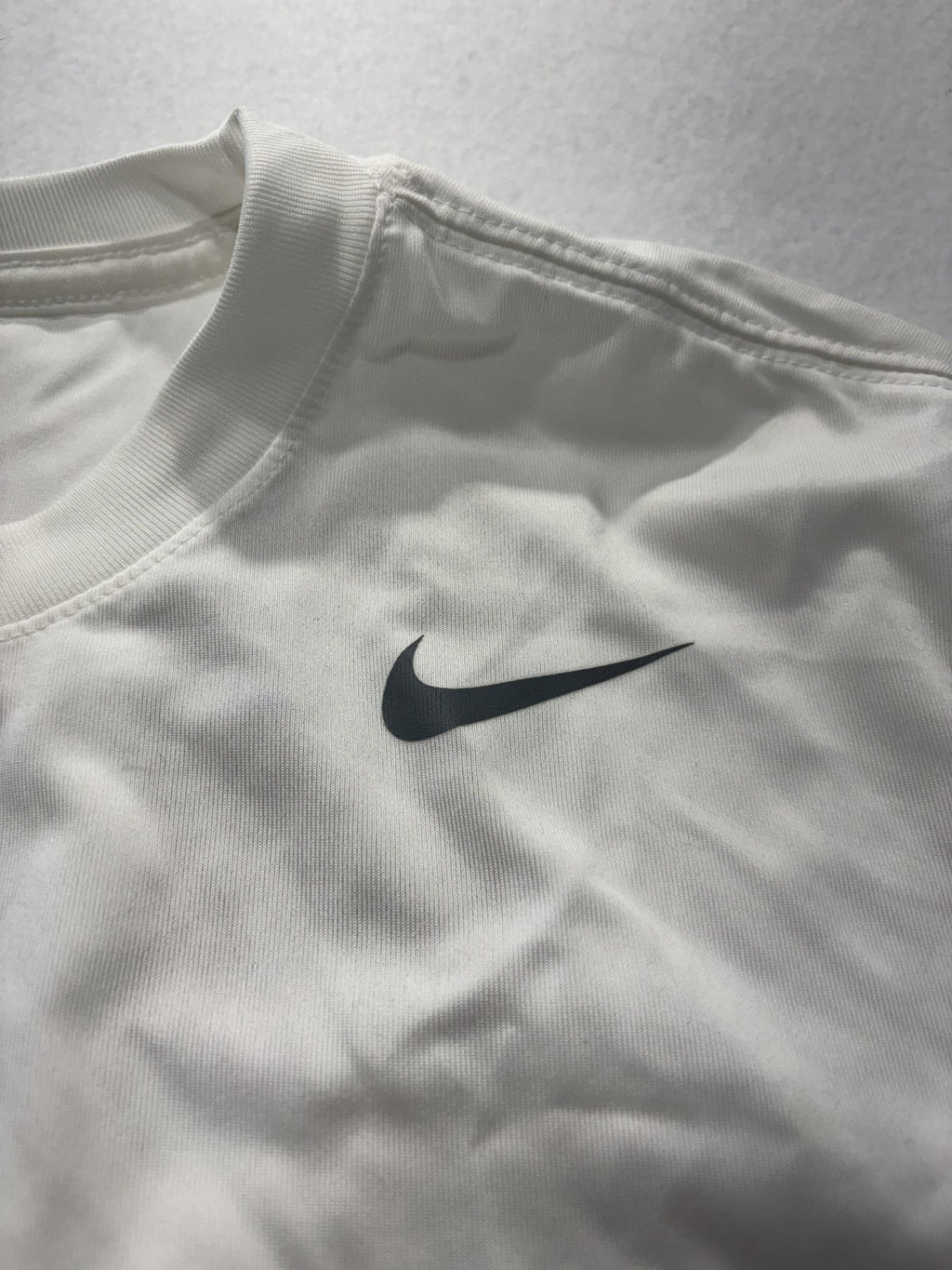 Nike Dri-FIT Shirt Mens Medium White The Nike Tee Training Graphic Logo Athletic