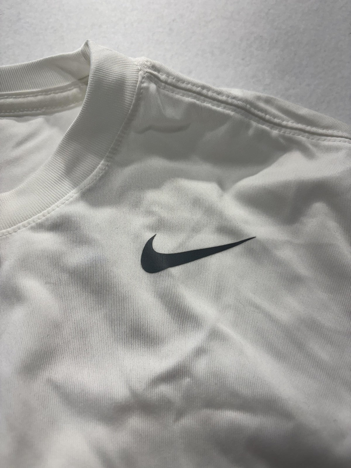 Nike Dri-FIT Shirt Mens Medium White The Nike Tee Training Graphic Logo Athletic
