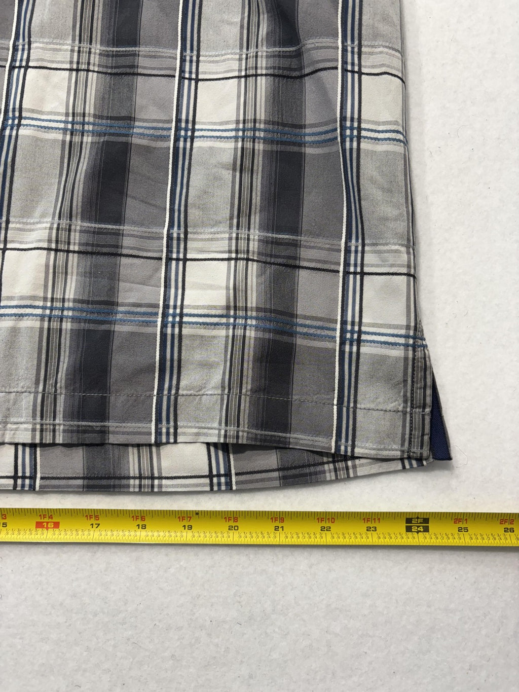 Tommy Bahama Shirt Mens Large Gray Plaid Silk Short Sleeve Button Up Casual