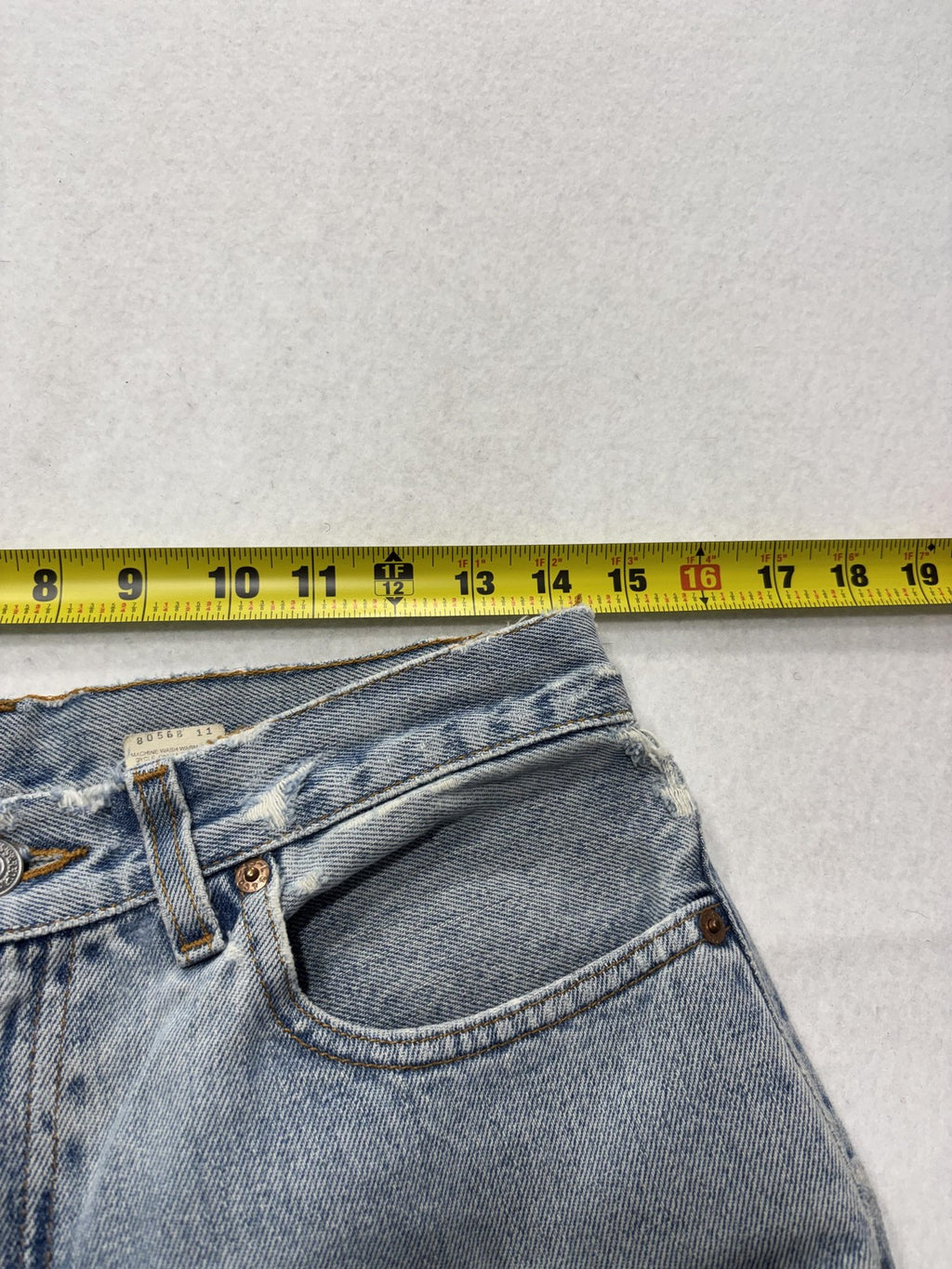 Levi's 560 Loose Fit Jeans Mens 32x32 Blue Light Wash Straight Distressed USA