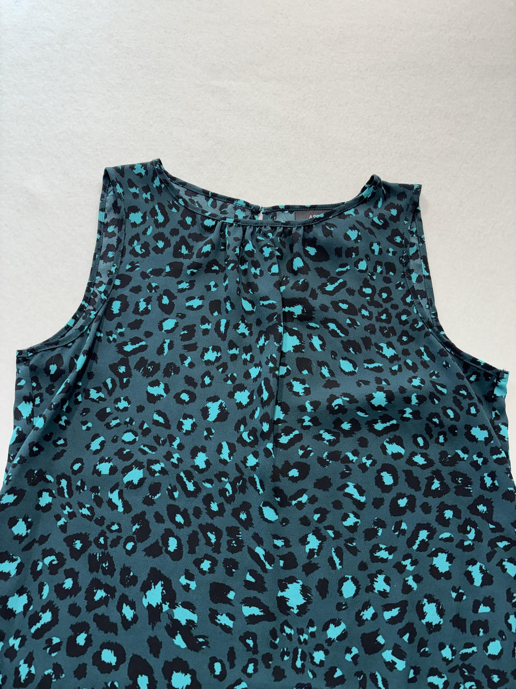 Apt. 9 Blouse Womens Medium Green Leopard Print Shirred Neck Sleeveless Top