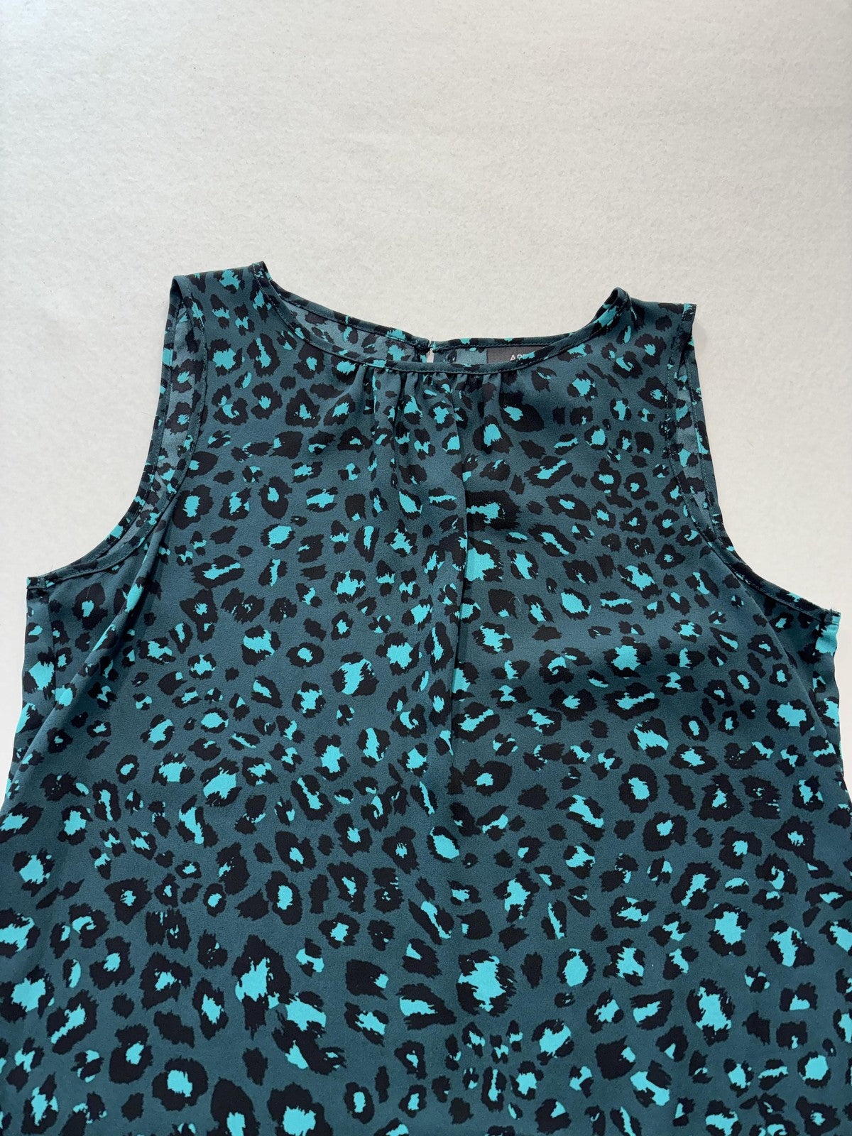 Apt. 9 Blouse Womens Medium Green Leopard Print Shirred Neck Sleeveless Top