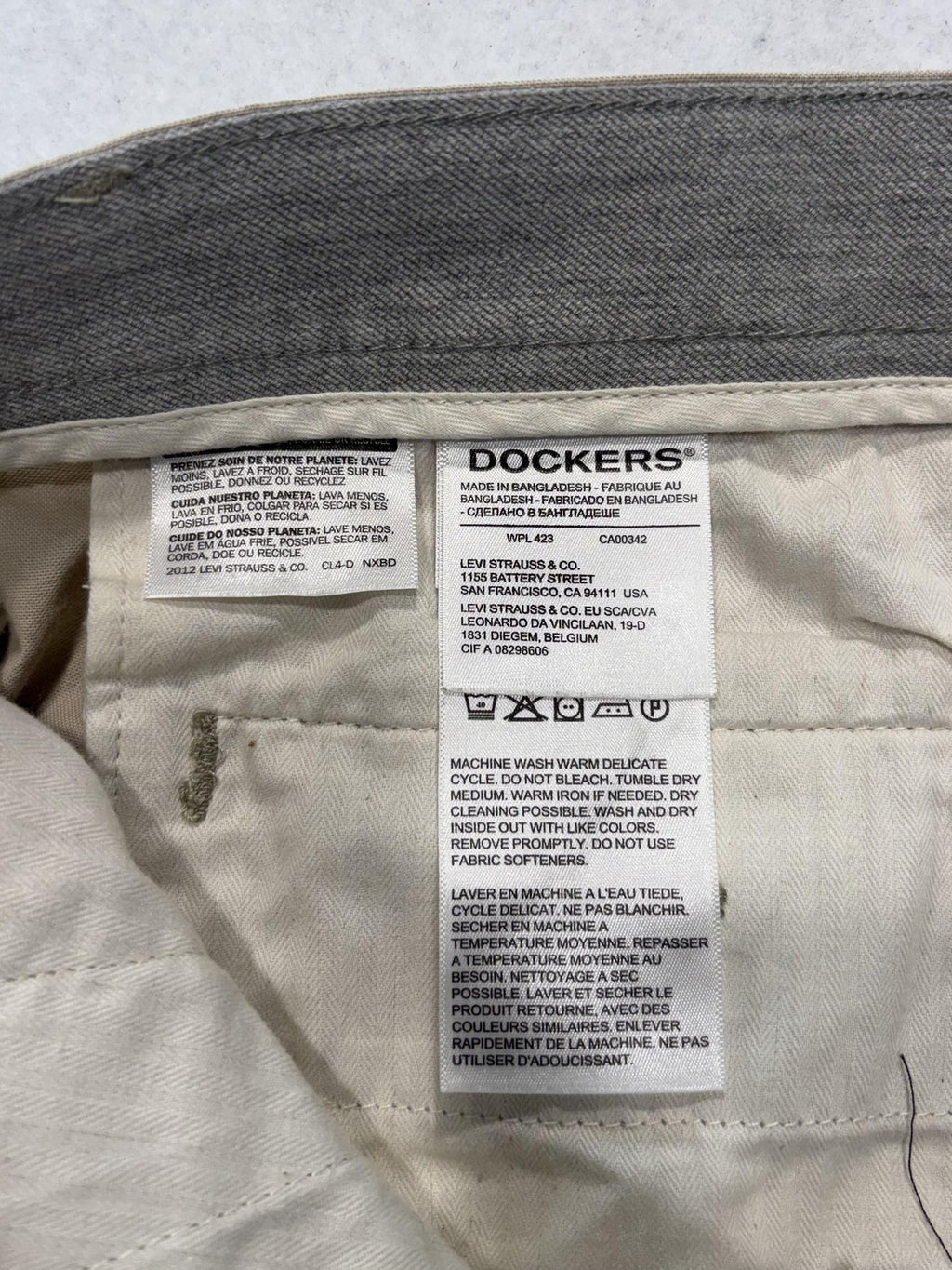 Dockers Chino Shorts Mens 38 Beige 8" Inseam Flex Comfort Stretch S96711