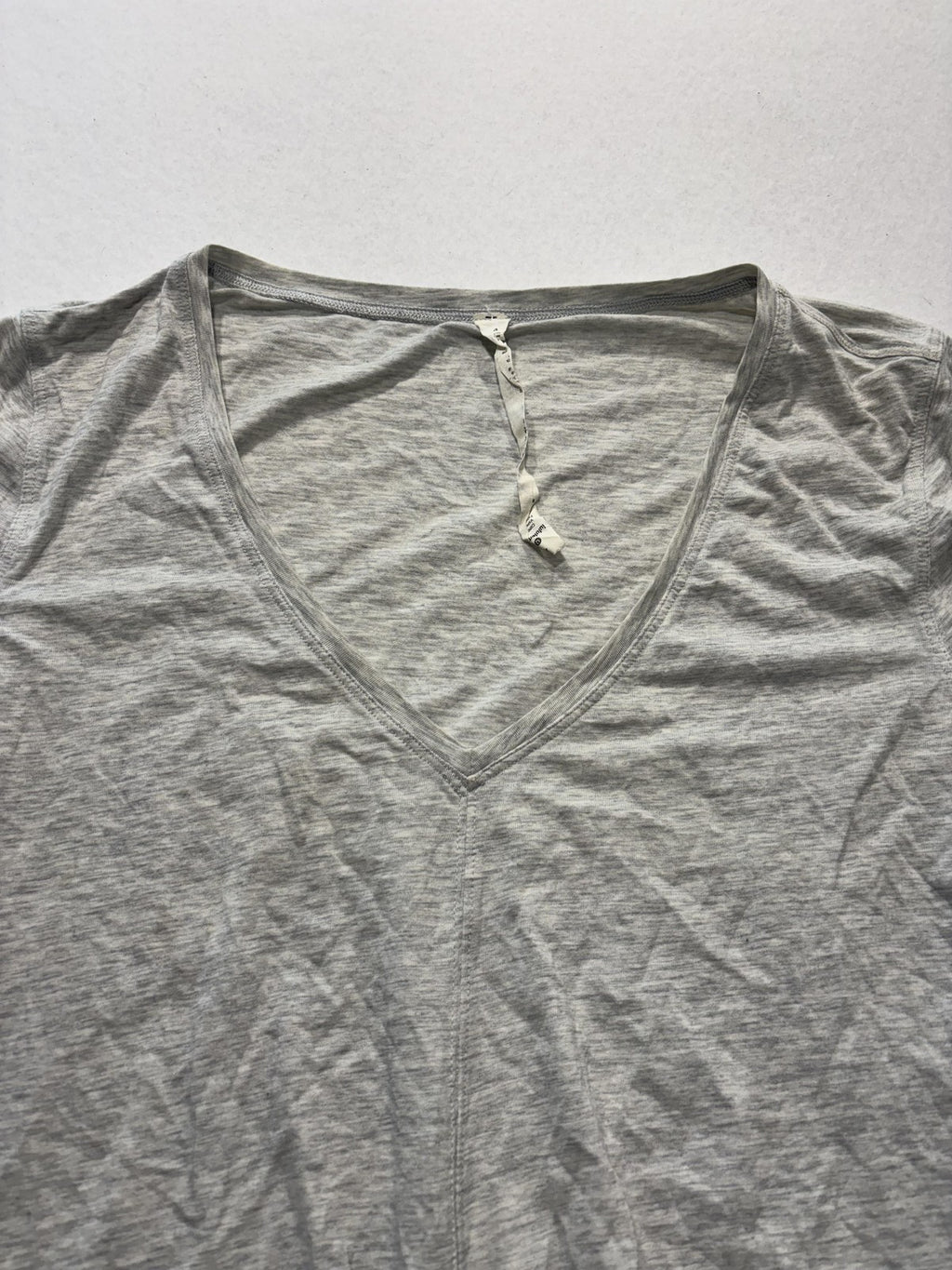 Lululemon Athletica Shirt Womens 4 Gray V Neck Tie Front Cropped Tee Casual