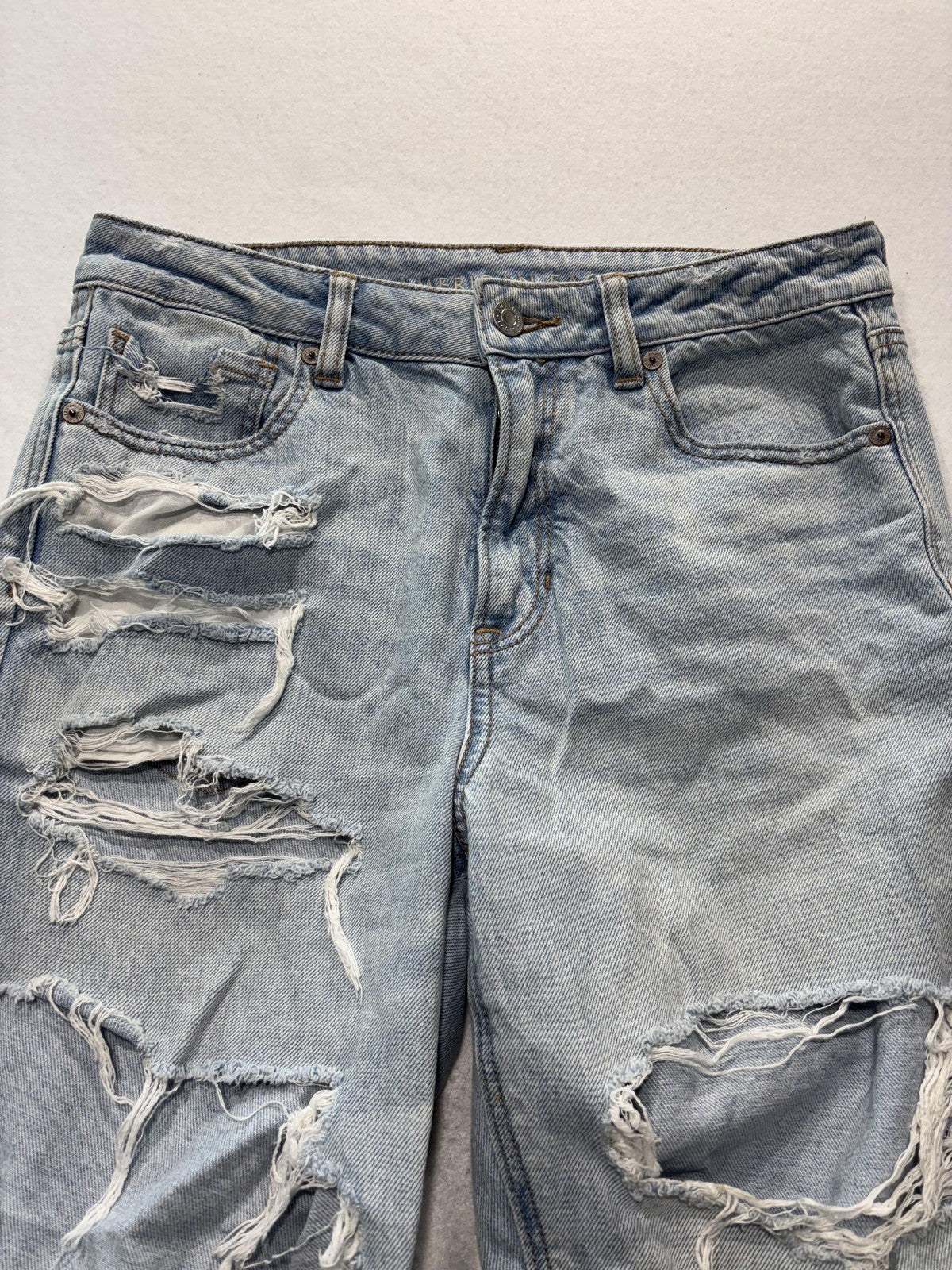 American Eagle Mom Jeans Womens 8 Blue Light Wash High Rise Distressed 30x28