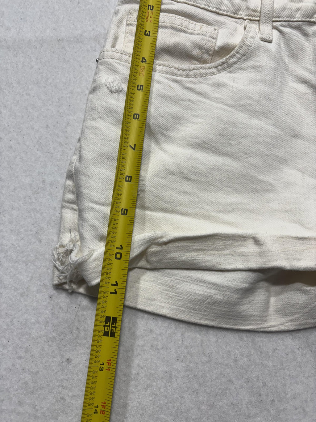 FRAME Le Grand Garcon Boyfriend Denim Shorts White 27 LGGSH470 Frayed Cut Off