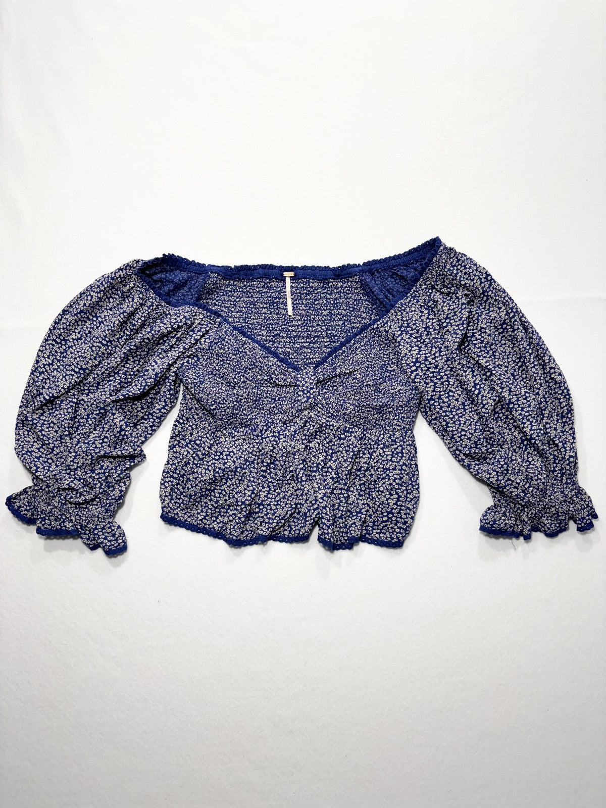 Free People Blouse Womens Large Blue Floral Off Shoulder Smocked Crop Top Boho