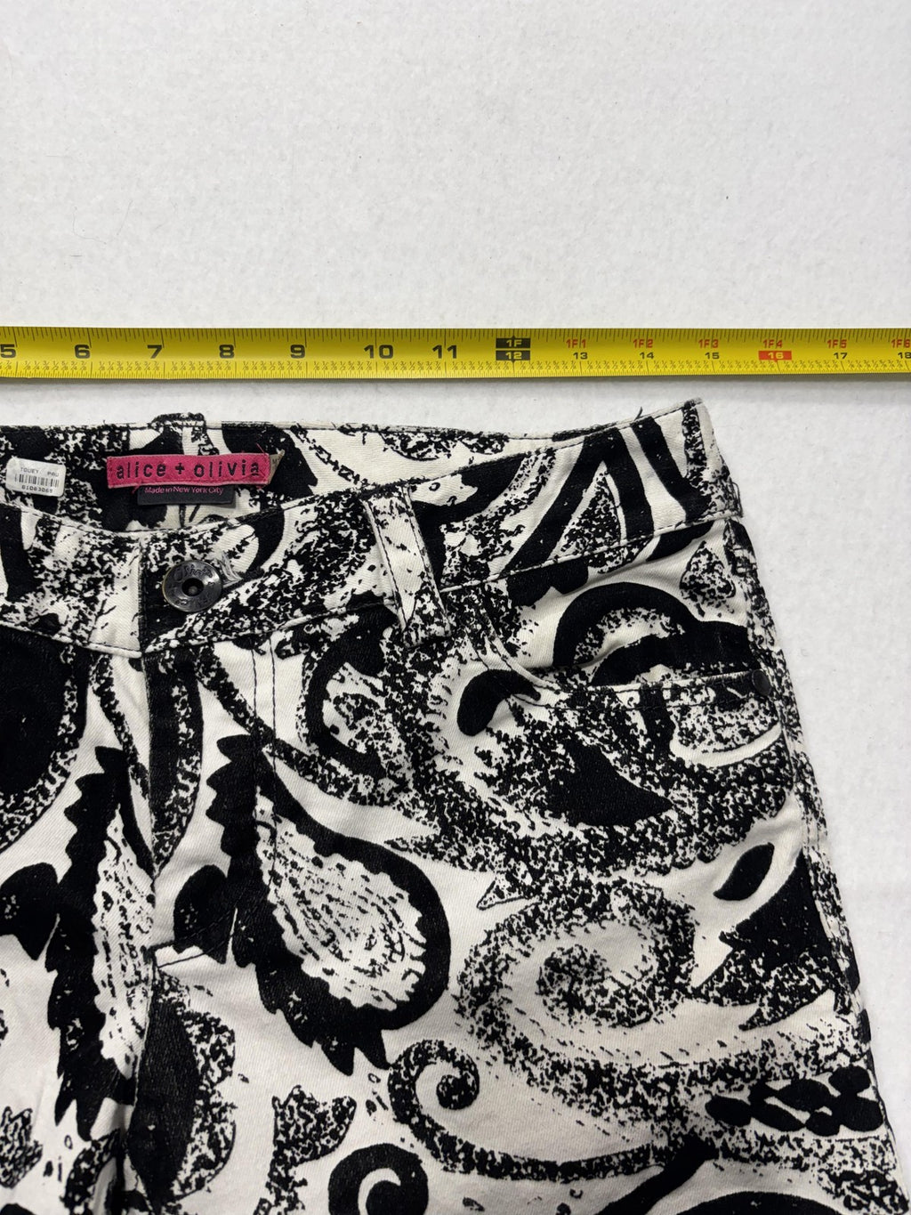 Alice + Olivia Jeans Womens 30 Black Paisley Mid Rise Cropped Slim Denim 30x24