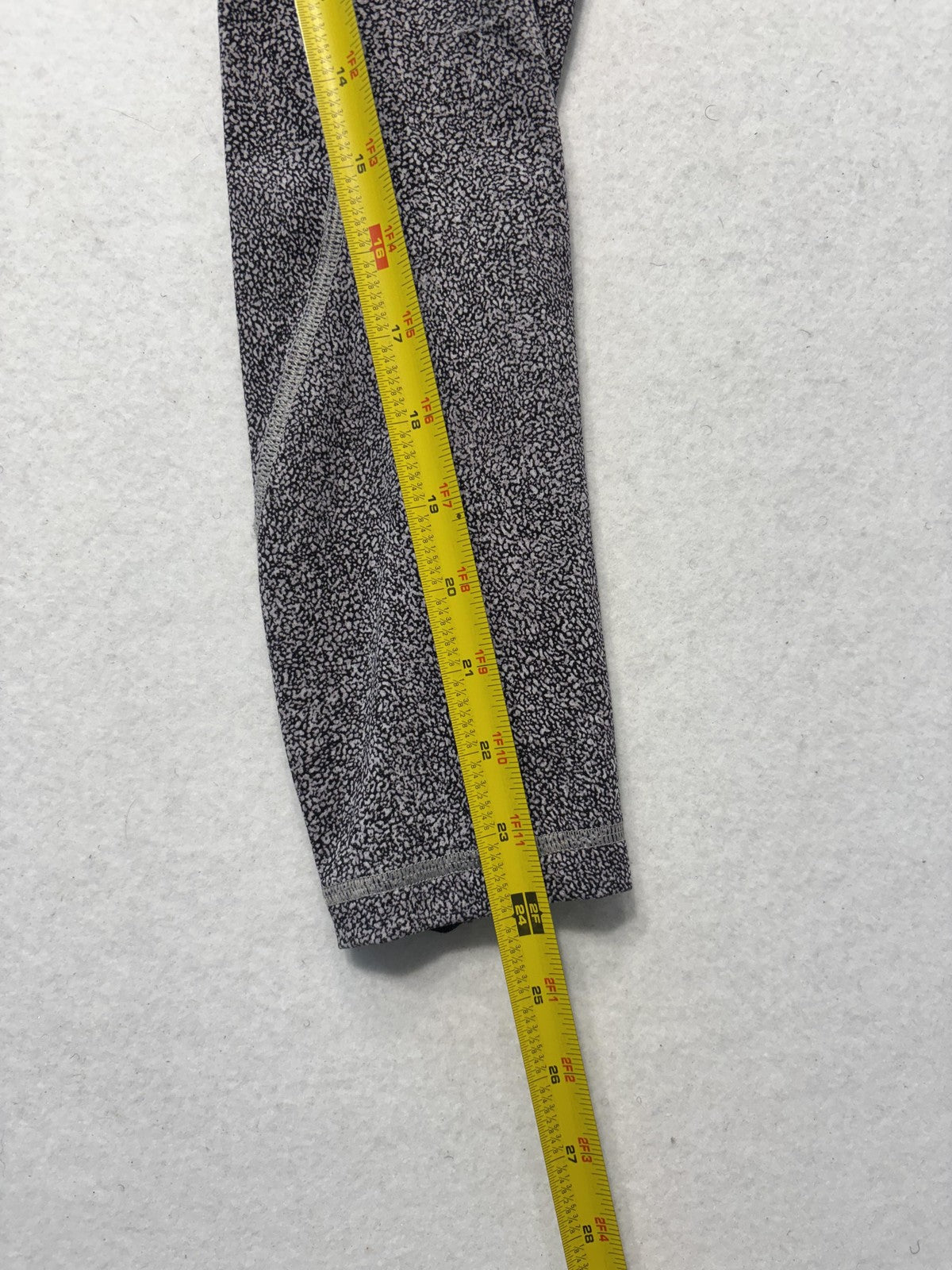 Lululemon Leggings Womens 6 Gray High Rise Cropped 22" Inseam Pocket Running