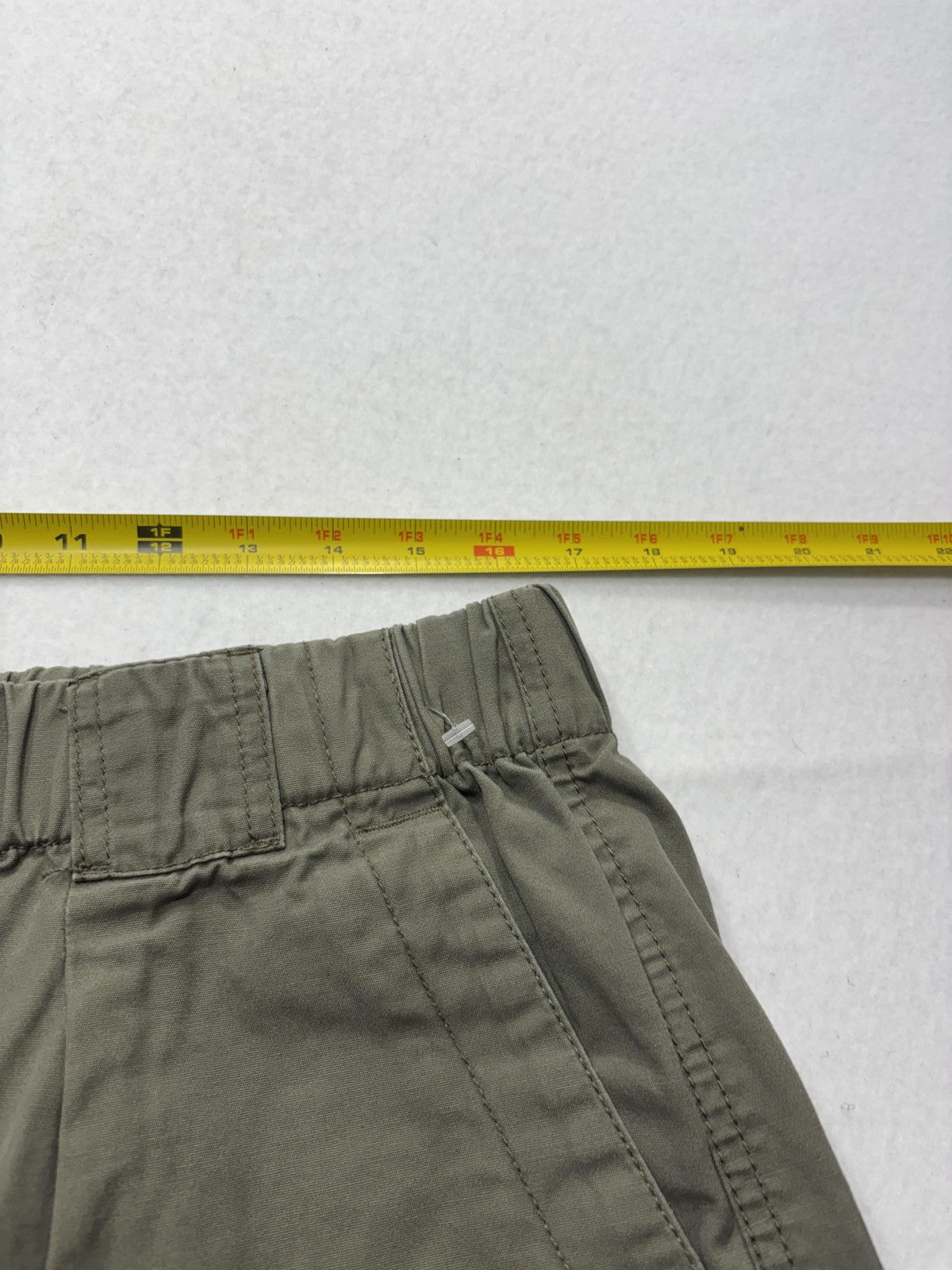 Tommy Bahama Cargo Shorts Mens Large Green 10" Inseam Elastic Waist Casual
