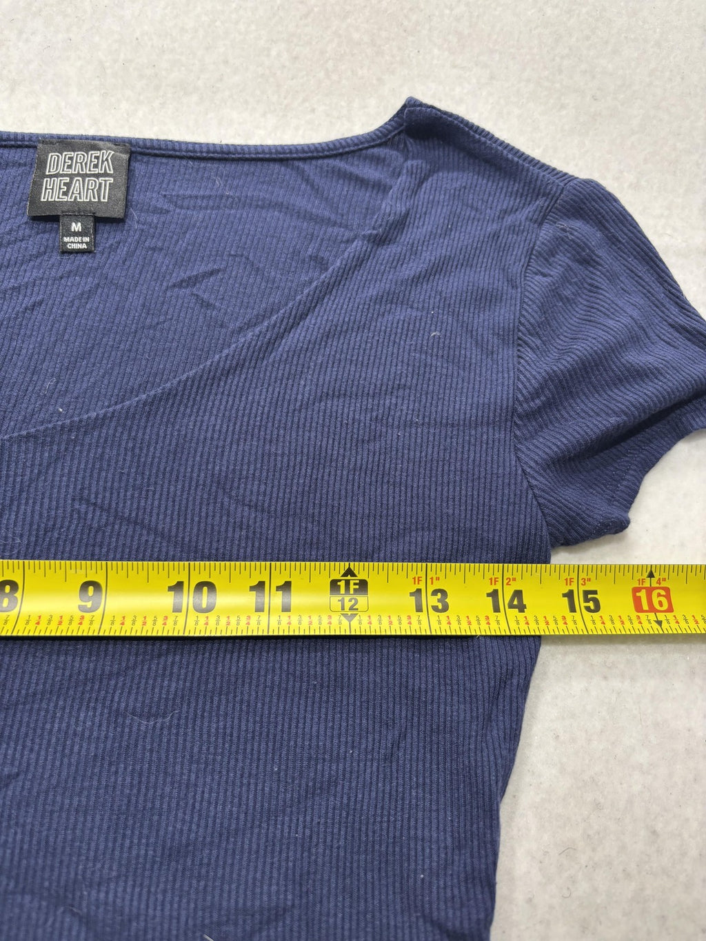Derek Heart Shirt Womens Medium Blue V Neck Ribbed Cropped Tee Casual Stretch