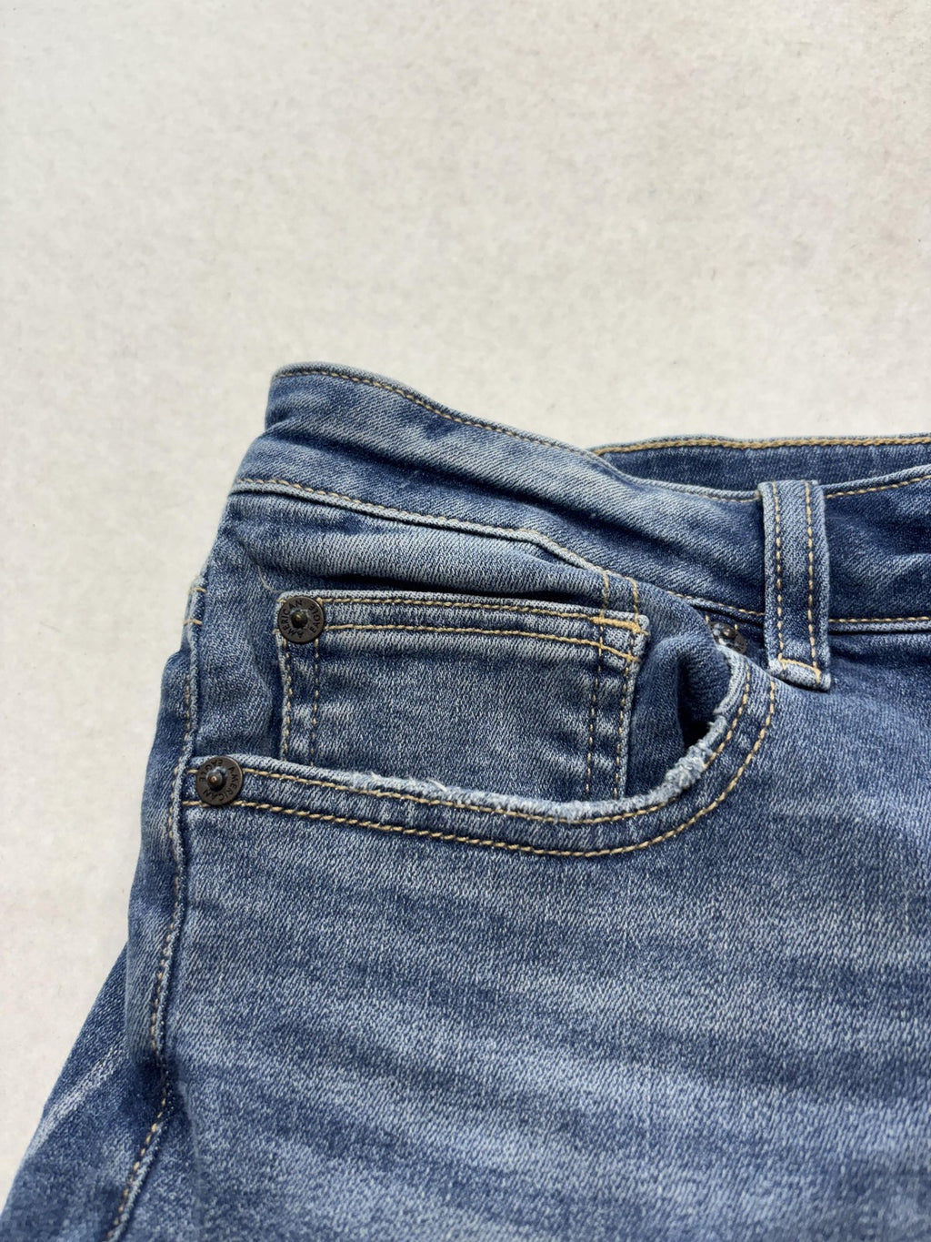 American Eagle Outfitters Shorts Womens 8 Blue Denim 4" Inseam Cuffed Stretch