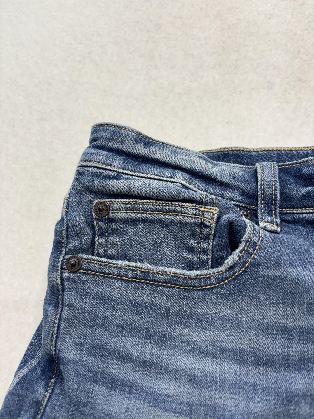 American Eagle Outfitters Shorts Womens 8 Blue Denim 4" Inseam Cuffed Stretch