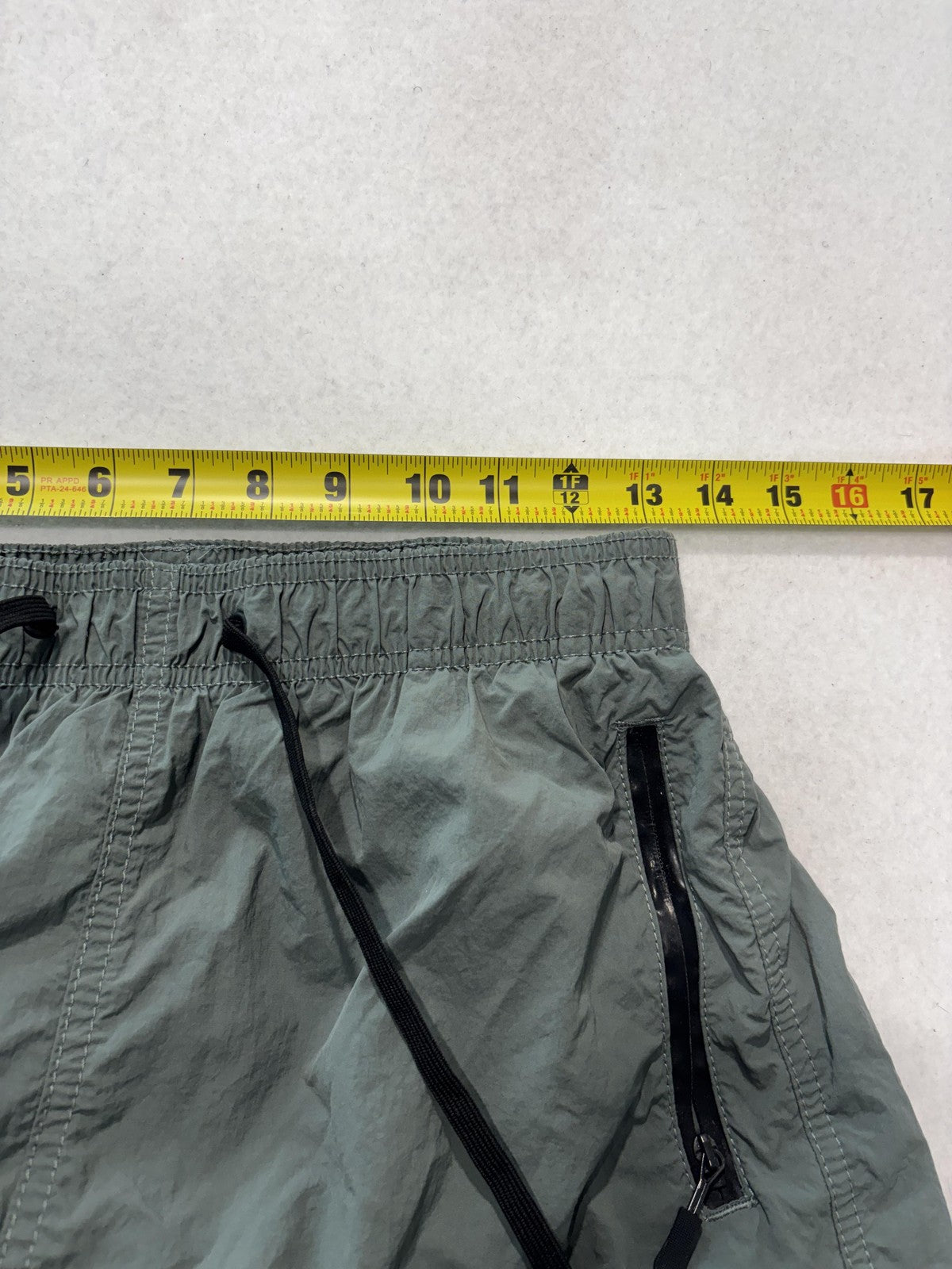 H&M Swim Shorts Mens Small Green Elastic Waist Mesh Lined Quick Dry Pockets
