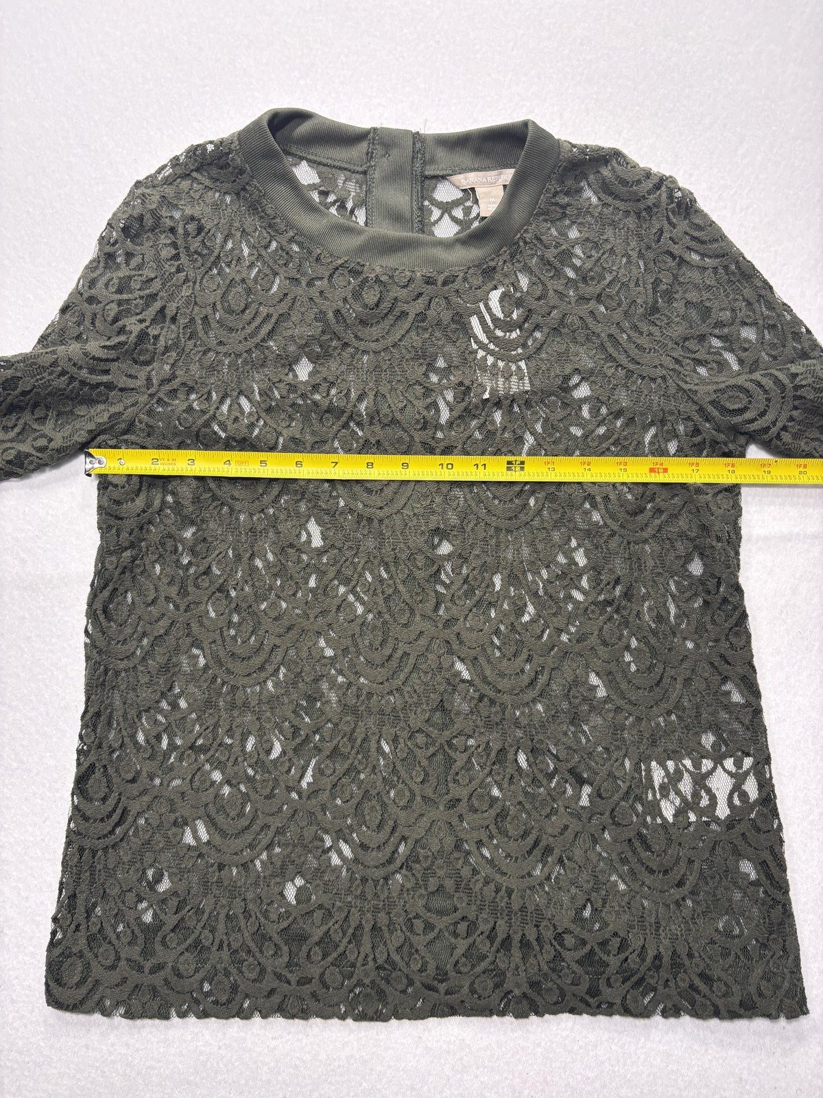 Banana Republic Blouse Womens Medium Green Lace Crew Neck Long Sleeve Sheer Top