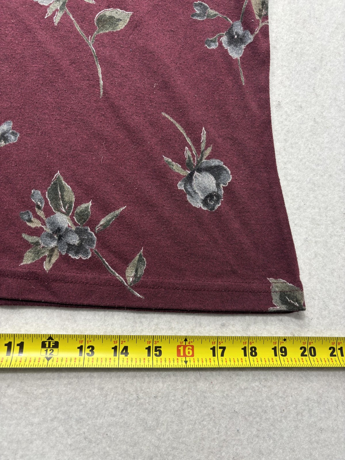 Jaclyn Smith Shirt Womens Large Red Floral Crew Neck Short Sleeve Tee Casual
