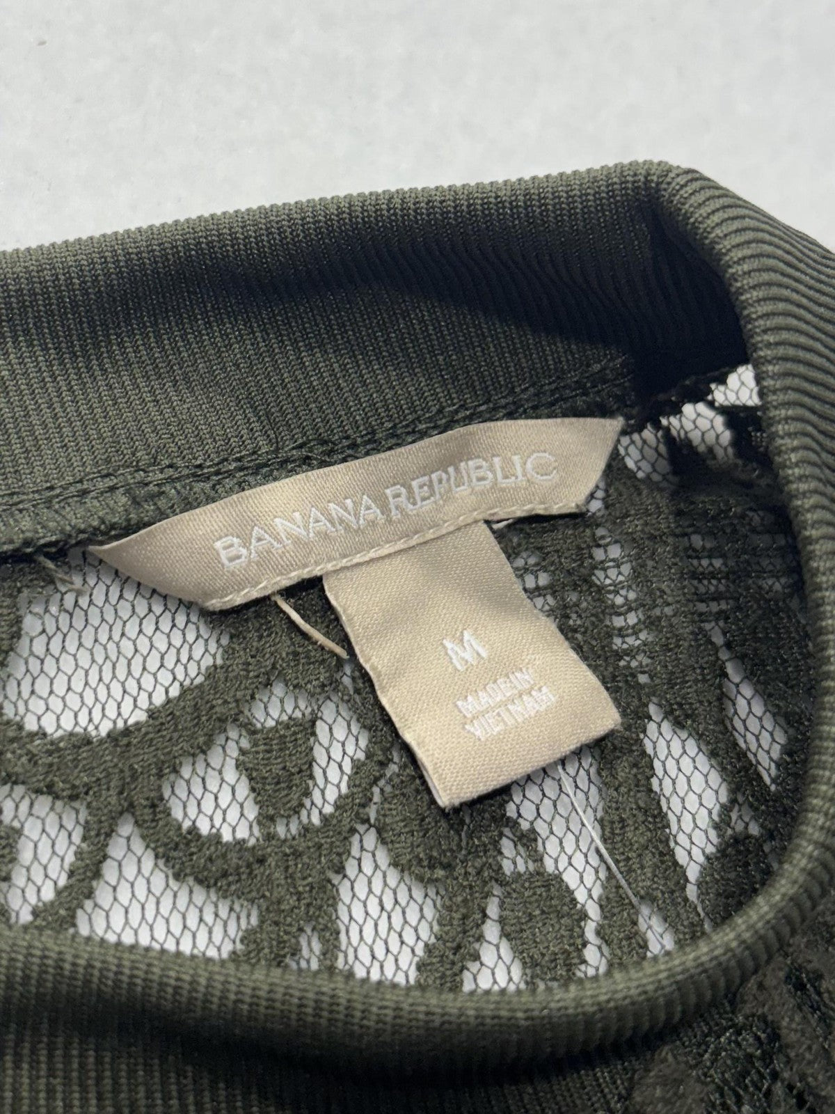 Banana Republic Blouse Womens Medium Green Lace Crew Neck Long Sleeve Sheer Top